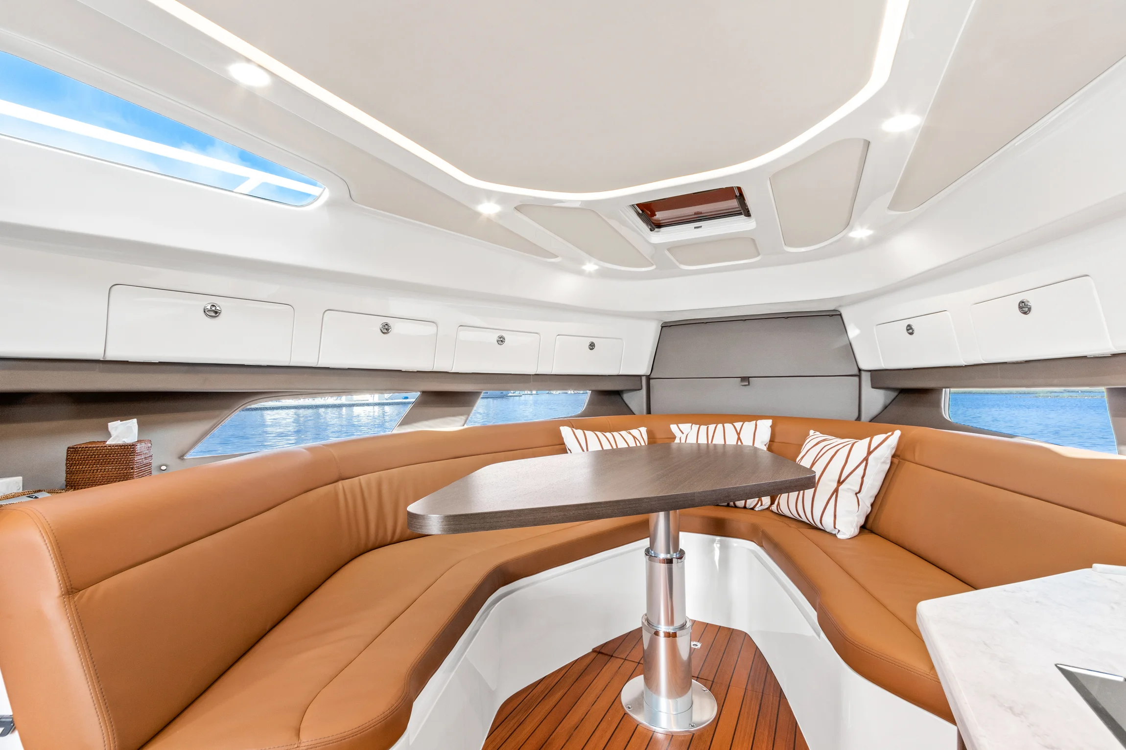 2021 Intrepid 438 EVOLUTION Image Thumbnail #6