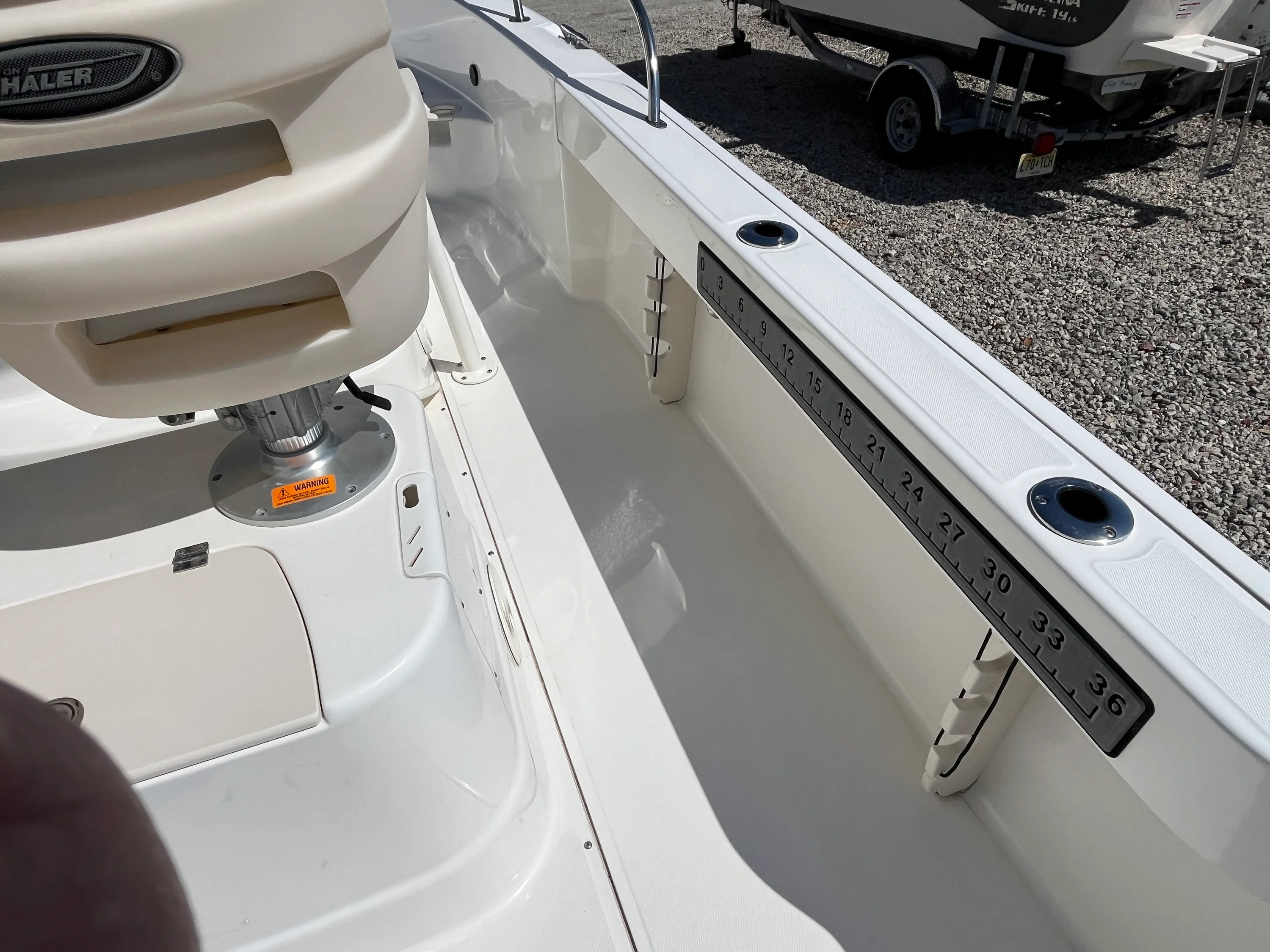 2021 Boston Whaler 190 OUTRAGE Image Thumbnail #7