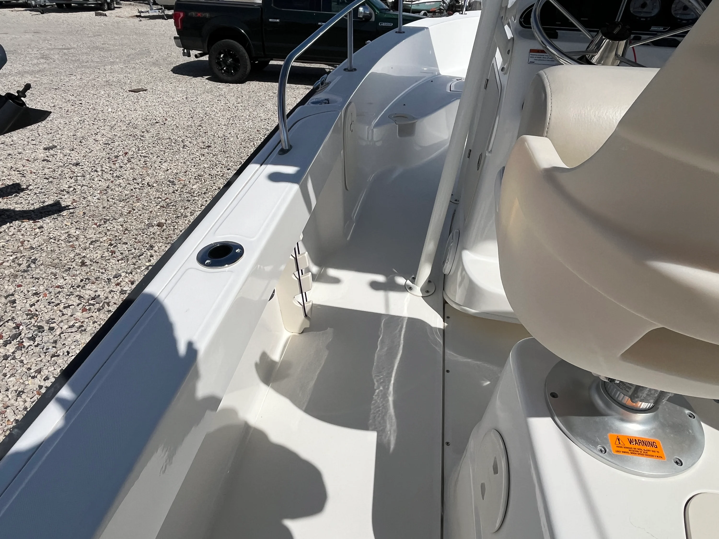 2021 Boston Whaler 190 OUTRAGE Image Thumbnail #8