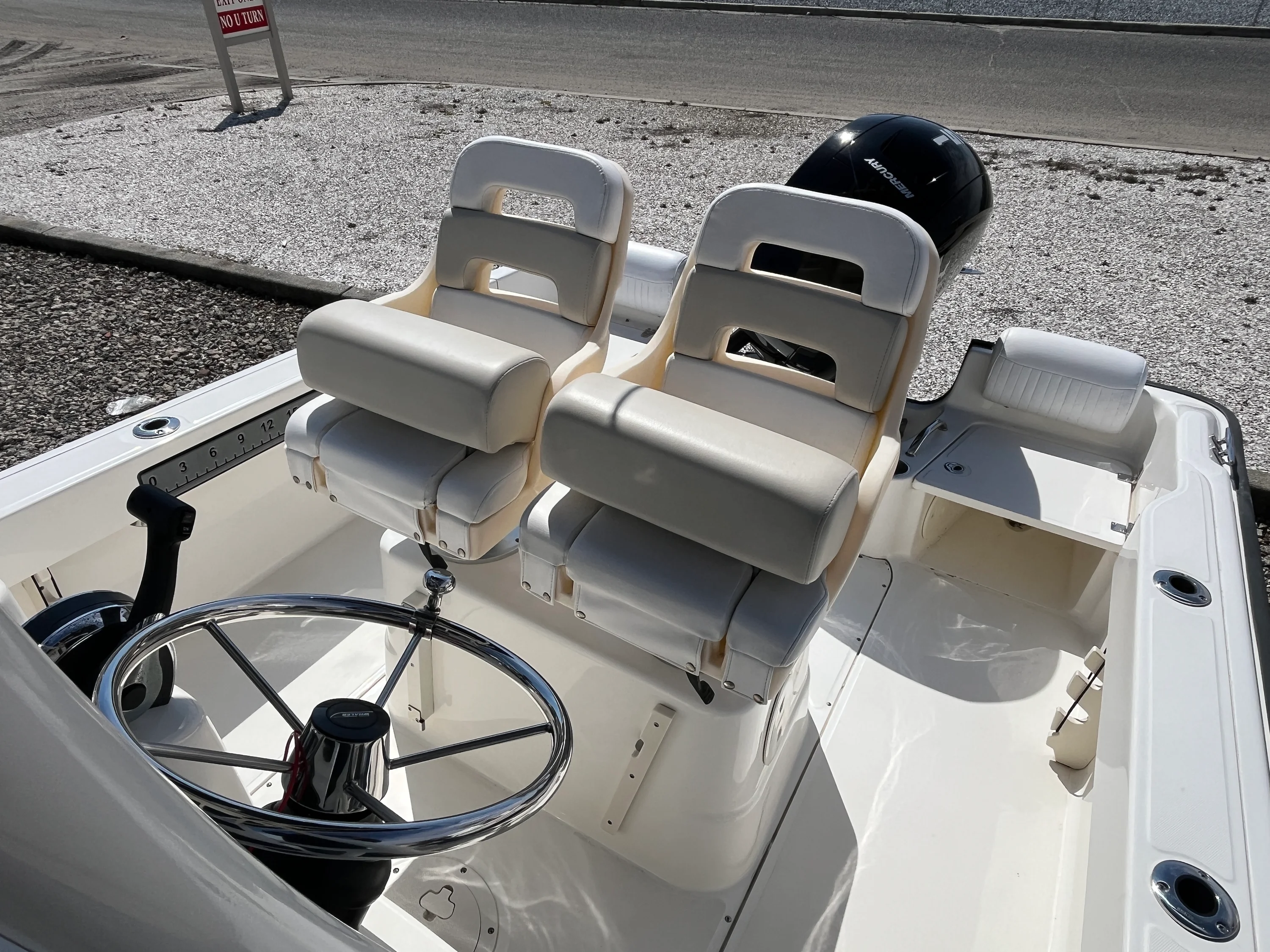 2021 Boston Whaler 190 OUTRAGE Image Thumbnail #6