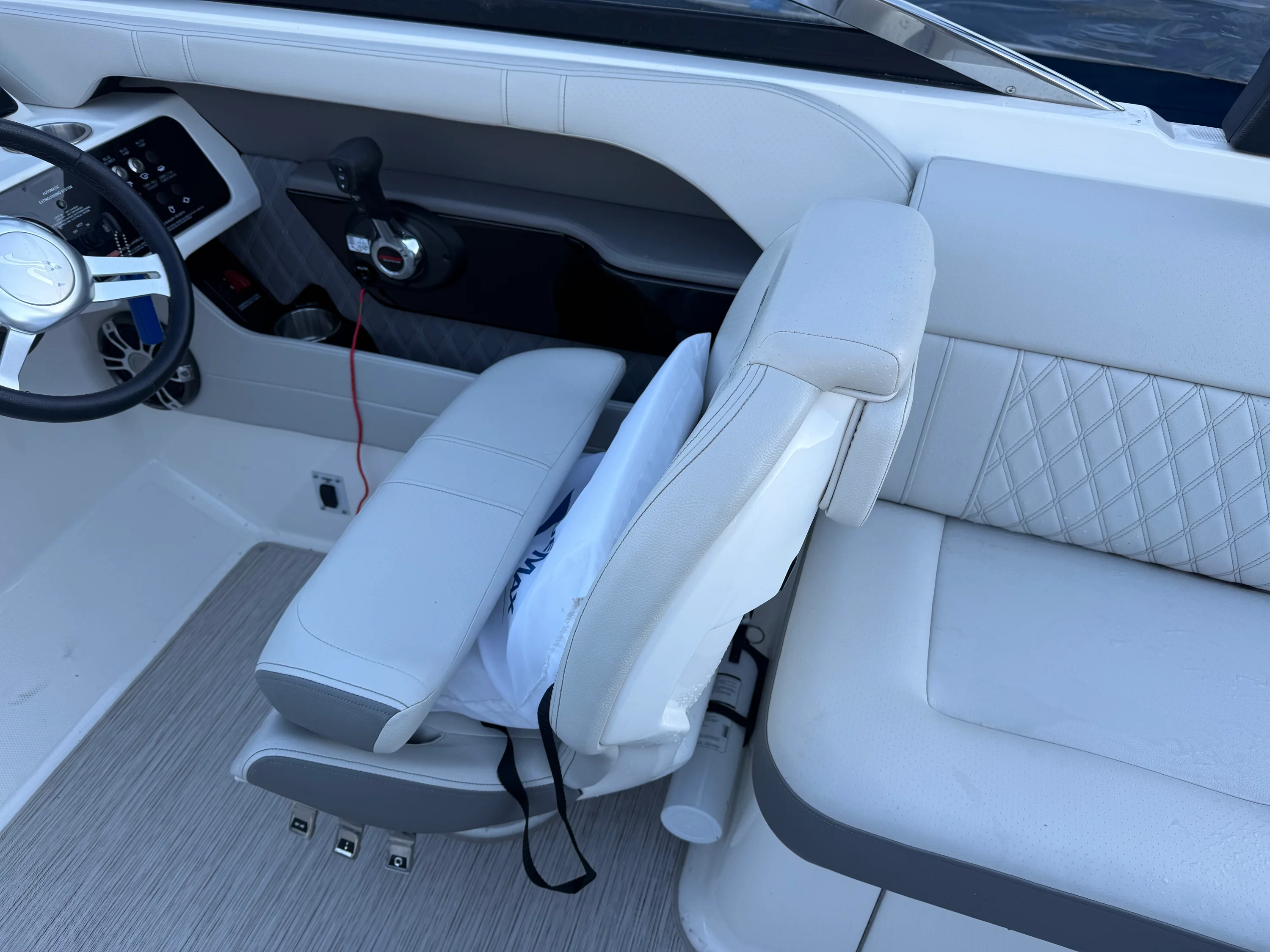2020 Sea Ray 230 SLX Image Thumbnail #17