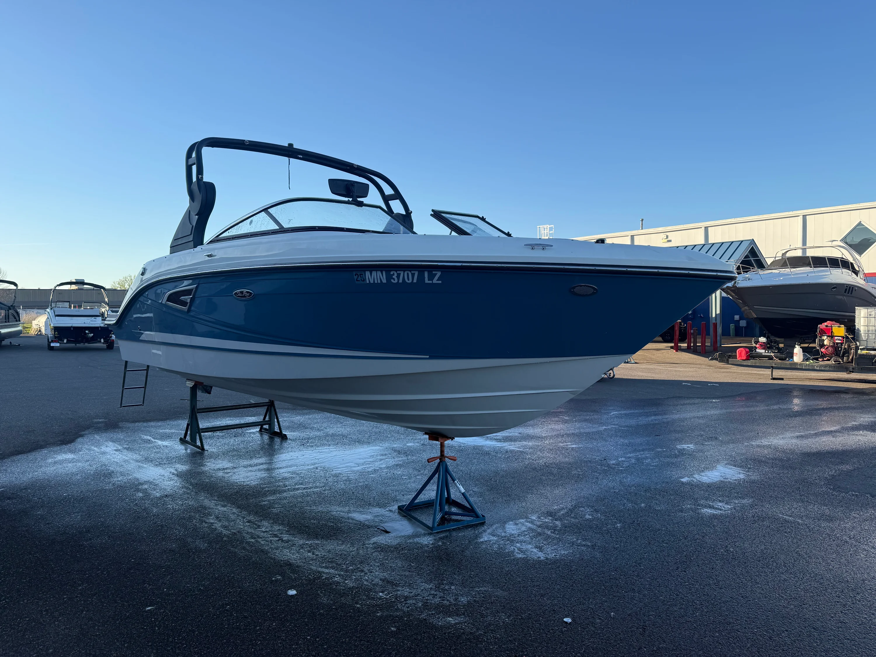 2020 Sea Ray 230 SLX Image Thumbnail #3