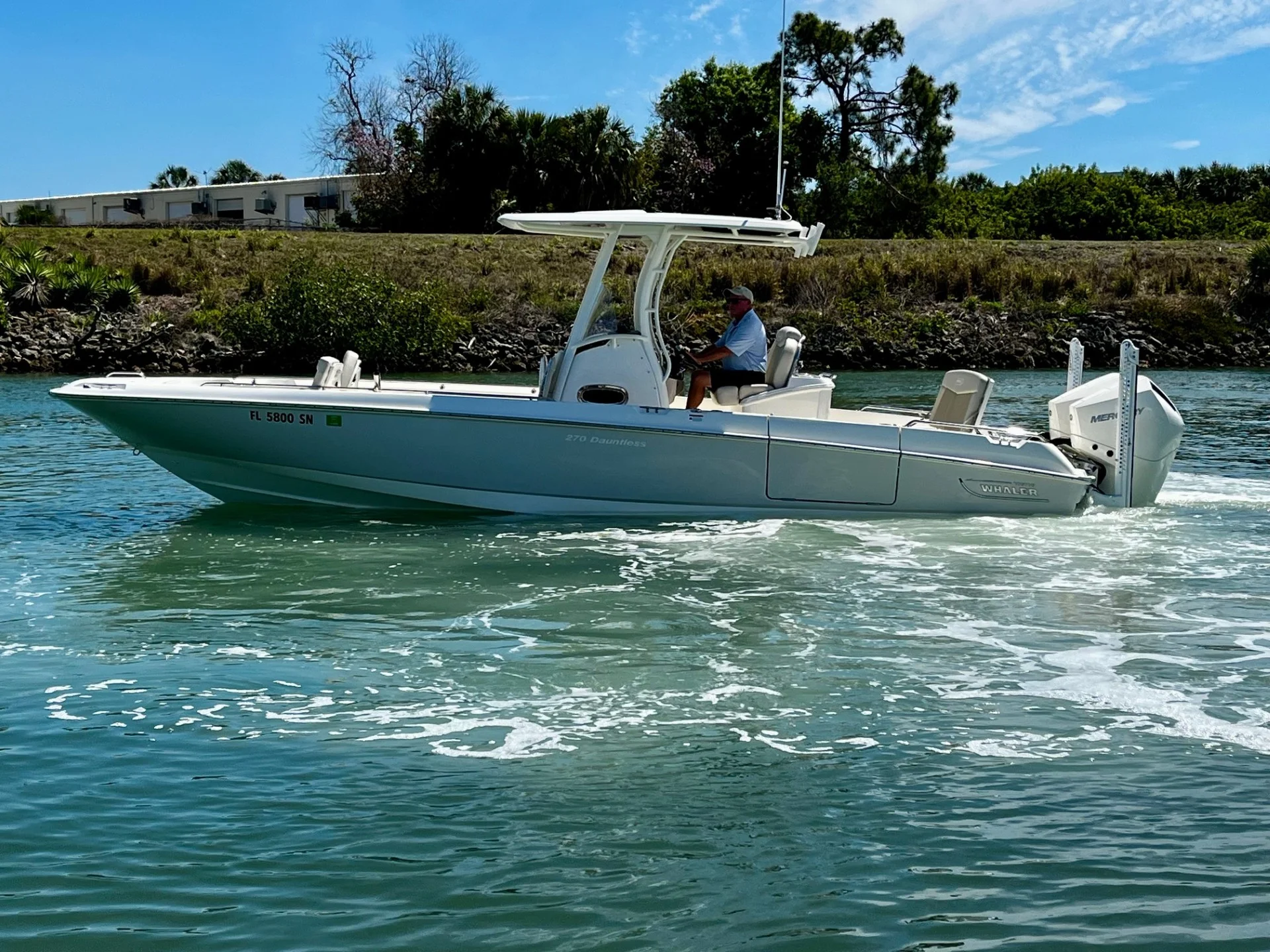 2020 Boston Whaler DAUNTLESS Image Thumbnail #8