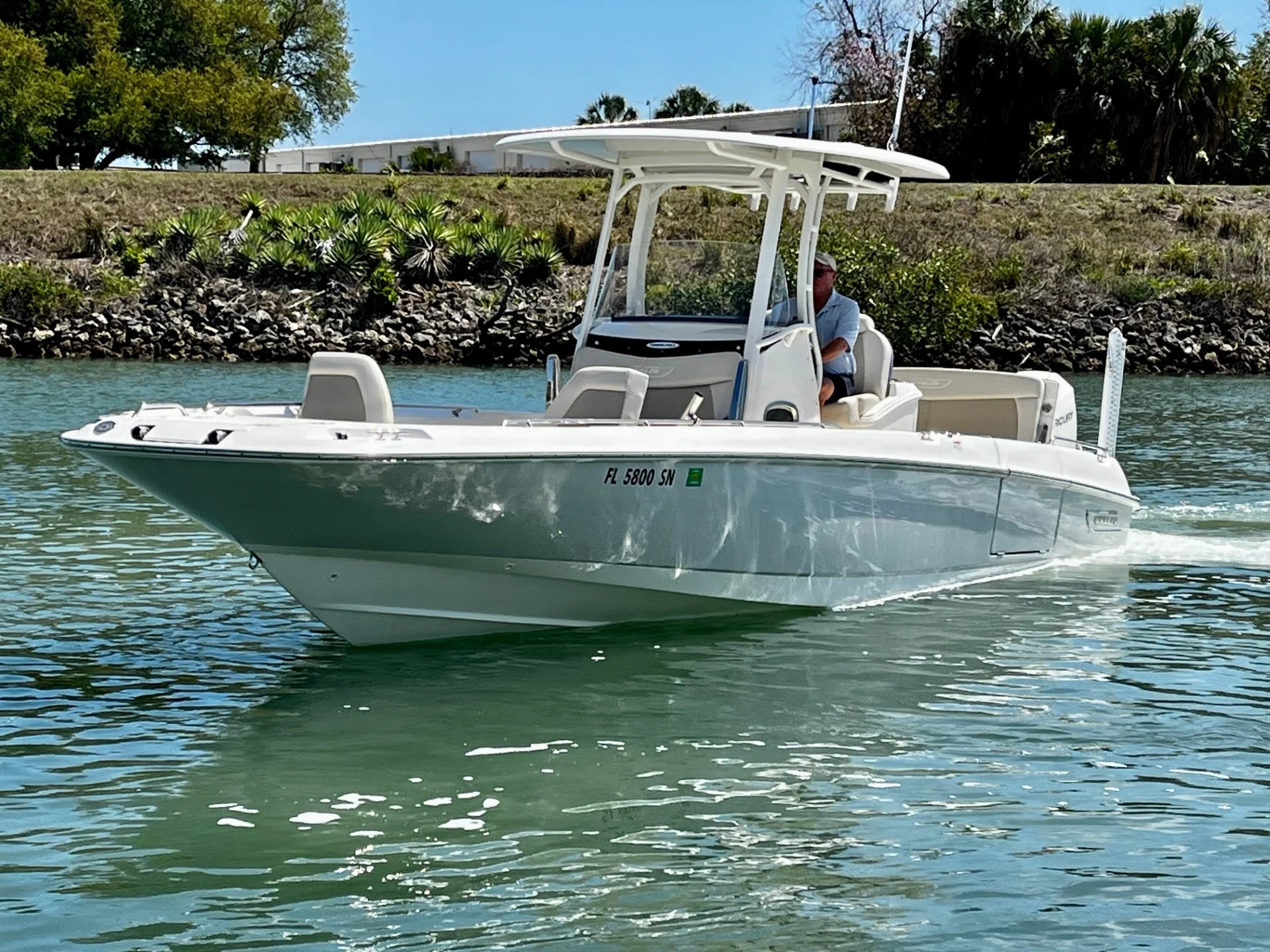2020 Boston Whaler DAUNTLESS Image Thumbnail #6