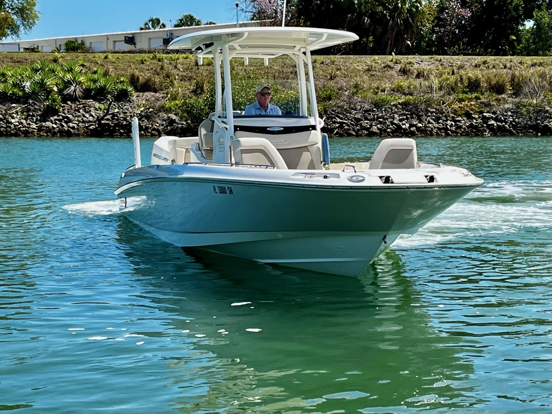 2020 Boston Whaler DAUNTLESS Image Thumbnail #3