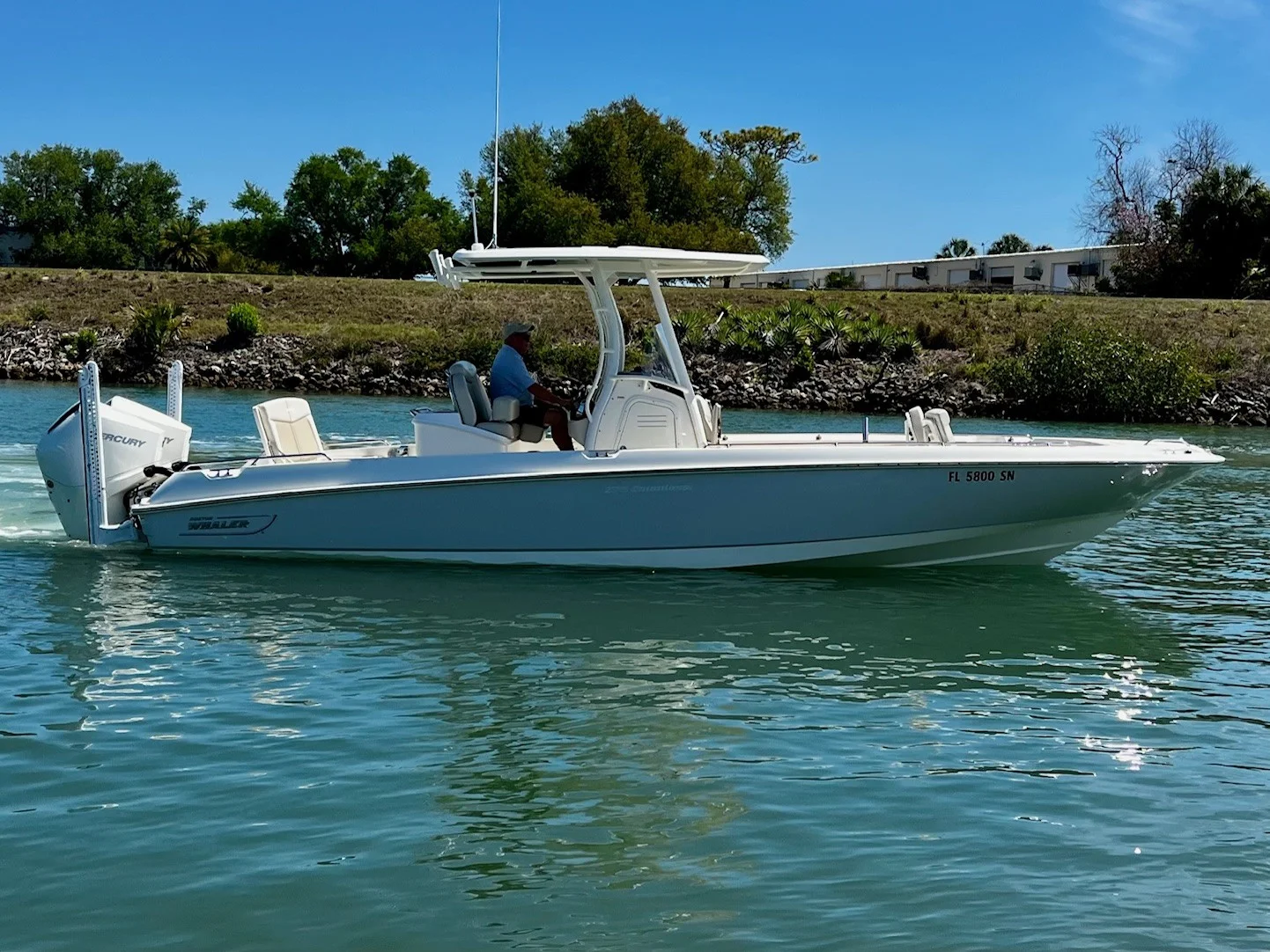 2020 Boston Whaler DAUNTLESS Image Thumbnail #14