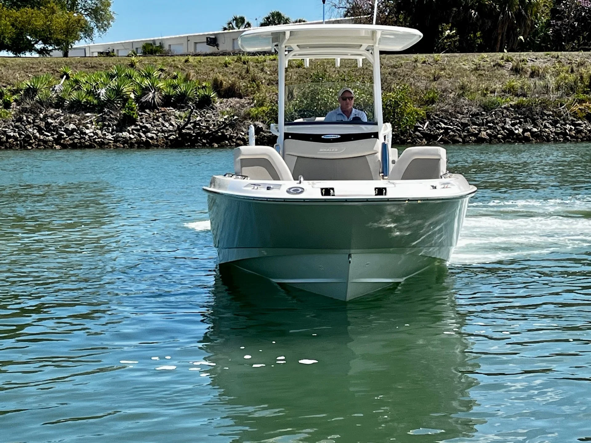 2020 Boston Whaler DAUNTLESS Image Thumbnail #4