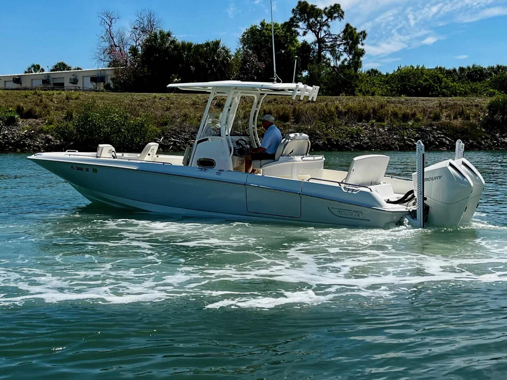 2020 Boston Whaler DAUNTLESS Image Thumbnail #9