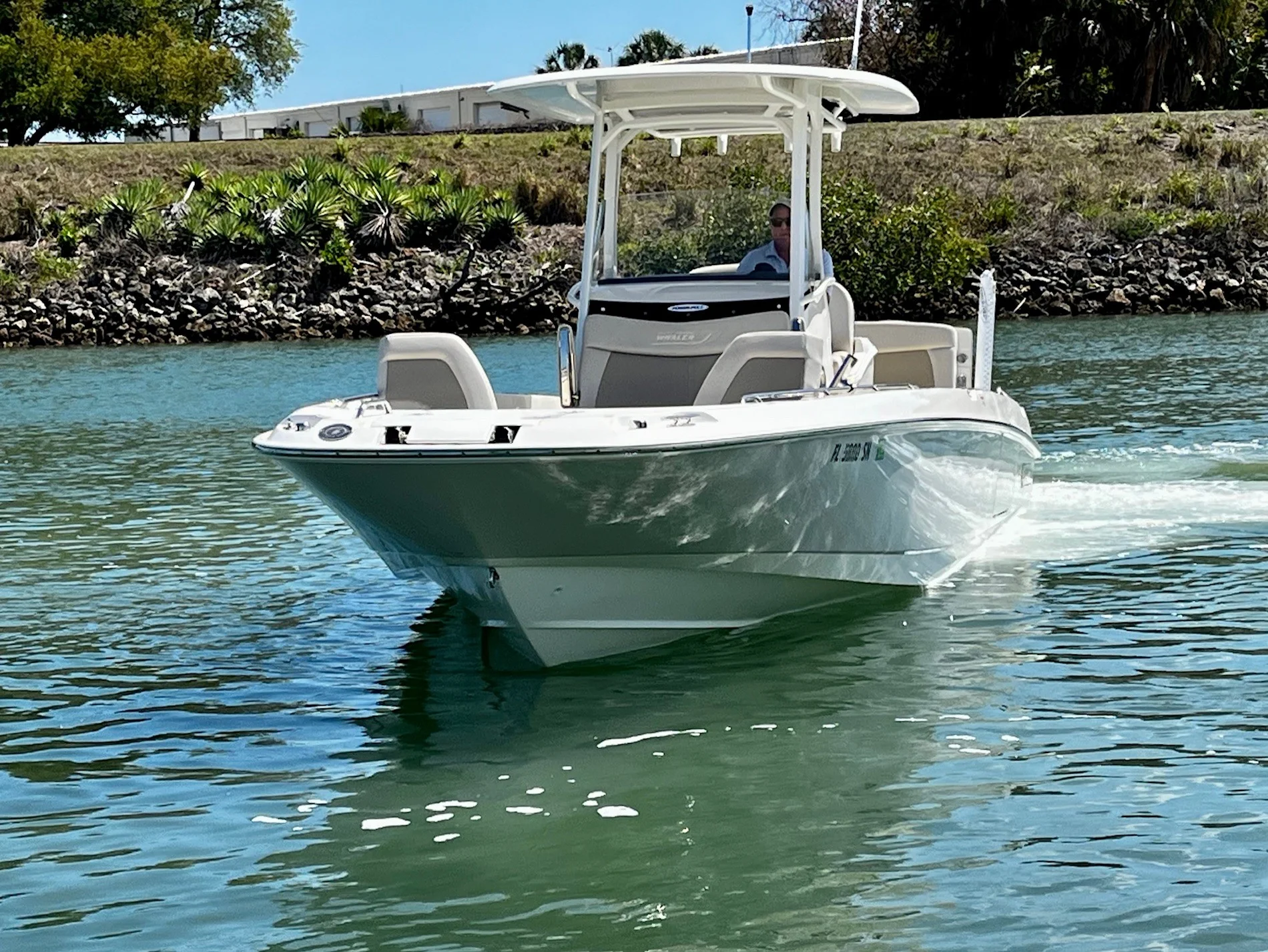2020 Boston Whaler DAUNTLESS Image Thumbnail #5