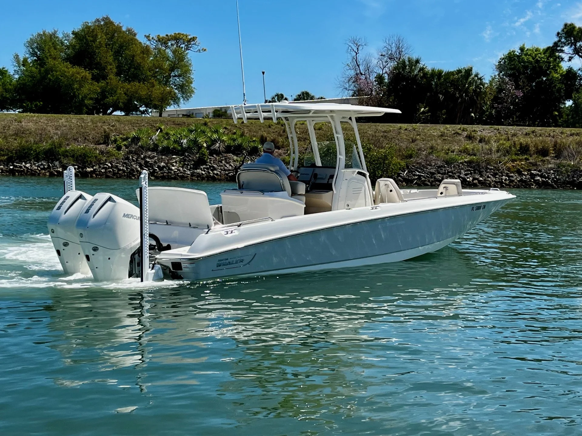 2020 Boston Whaler DAUNTLESS Image Thumbnail #13