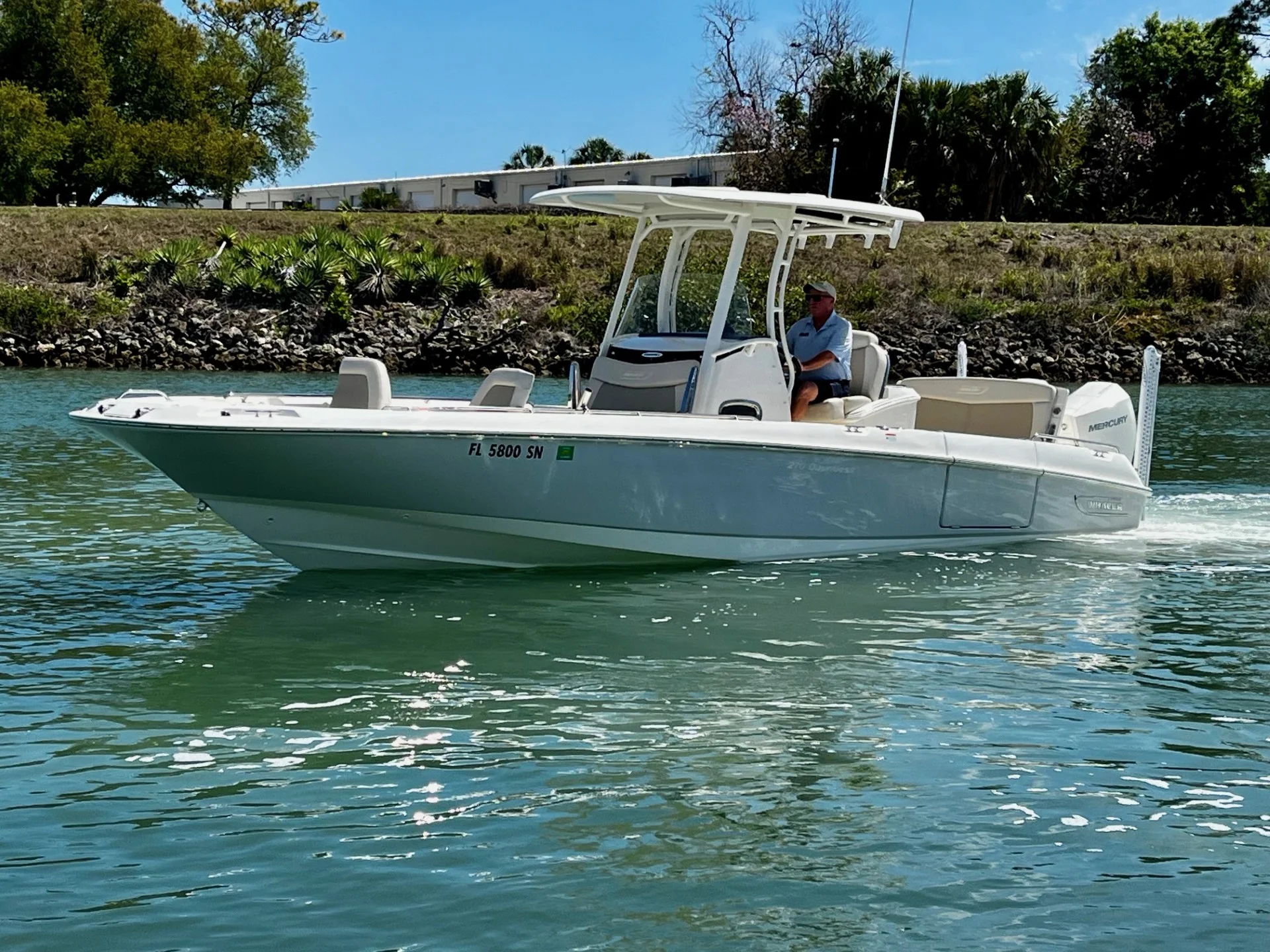 2020 Boston Whaler DAUNTLESS Image Thumbnail #7
