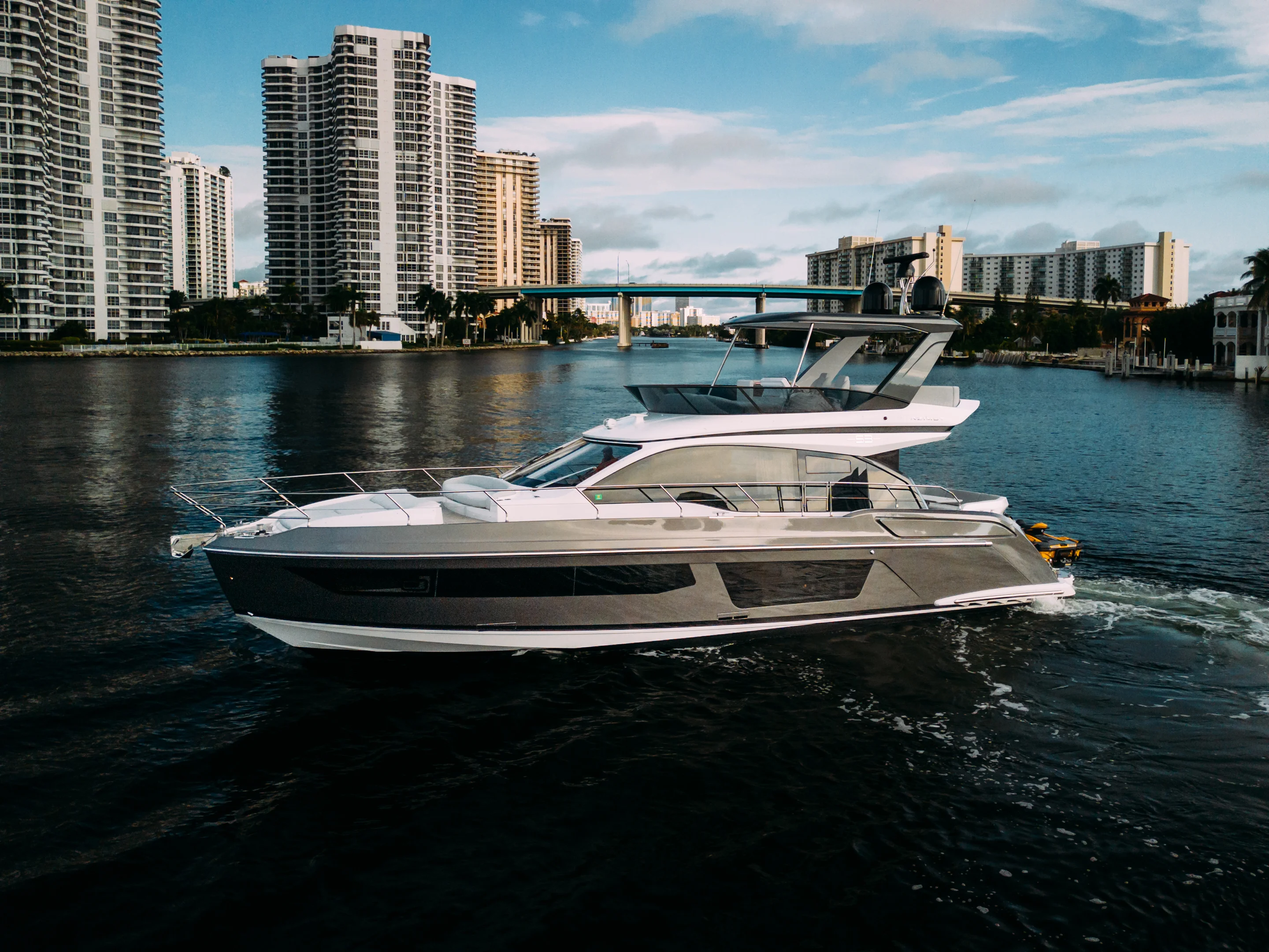 2023 Azimut 53 FLY Image Thumbnail #1