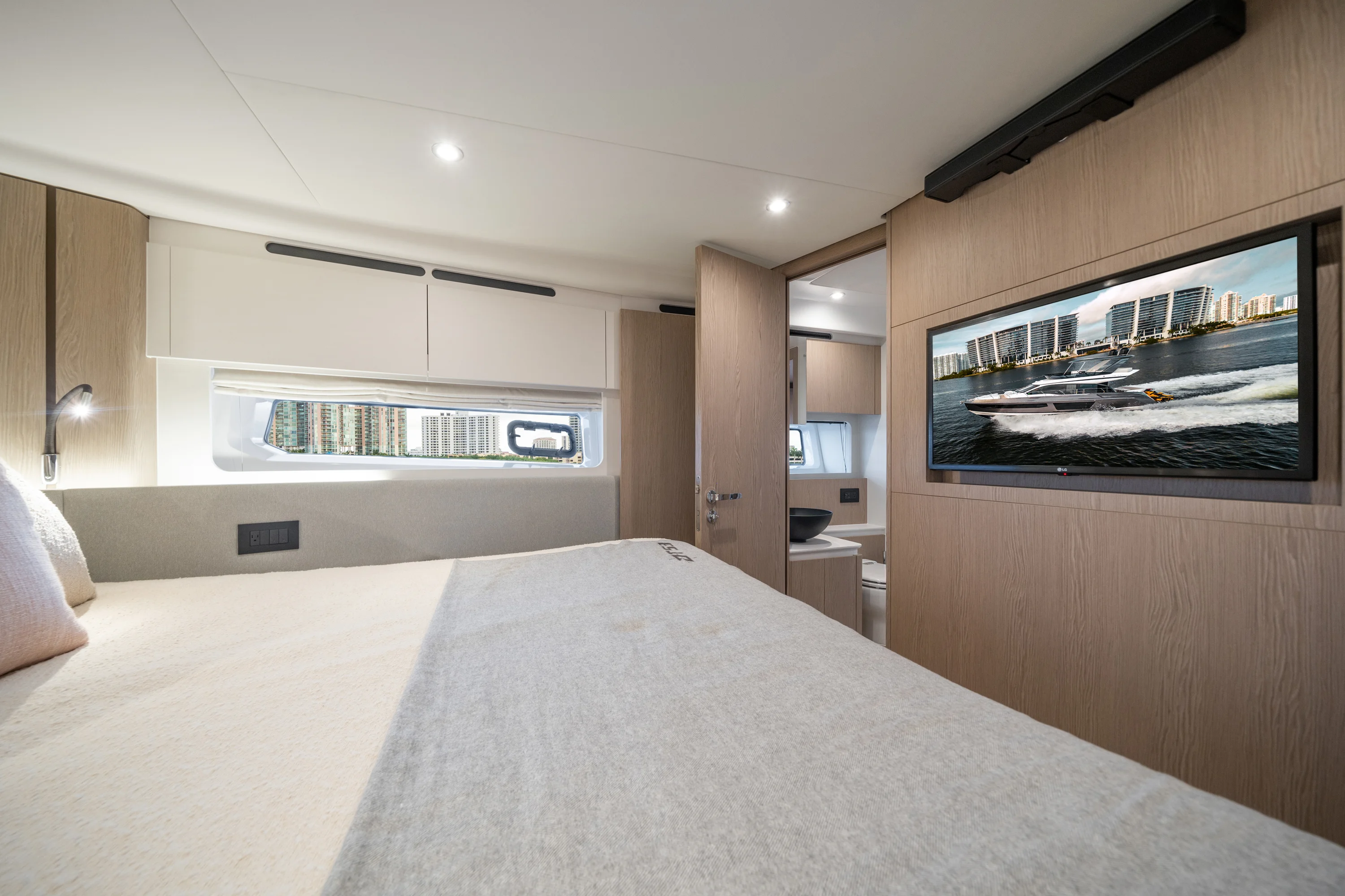 2023 Azimut 53 FLY Image Thumbnail #11