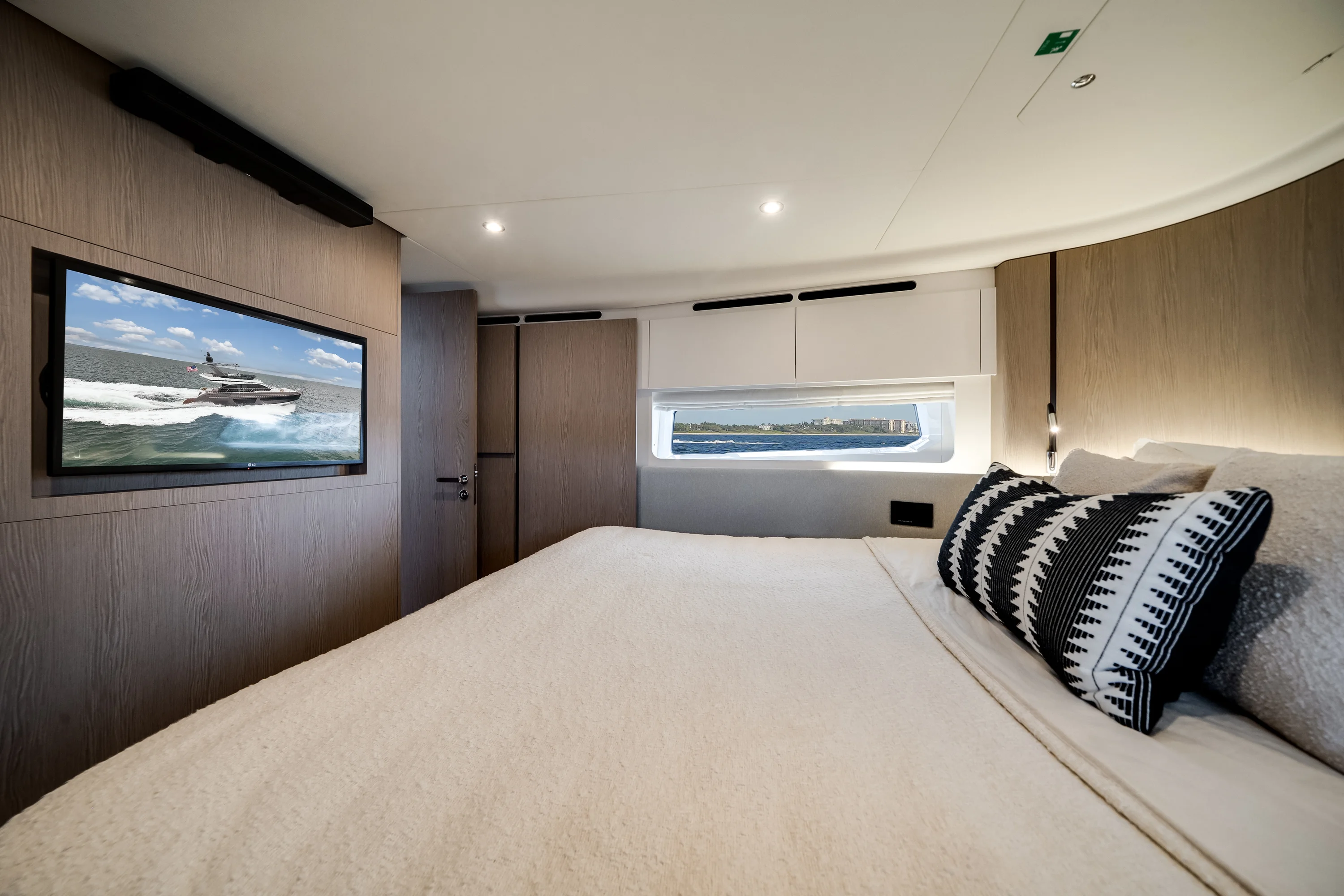 2023 Azimut 53 FLY Image Thumbnail #12