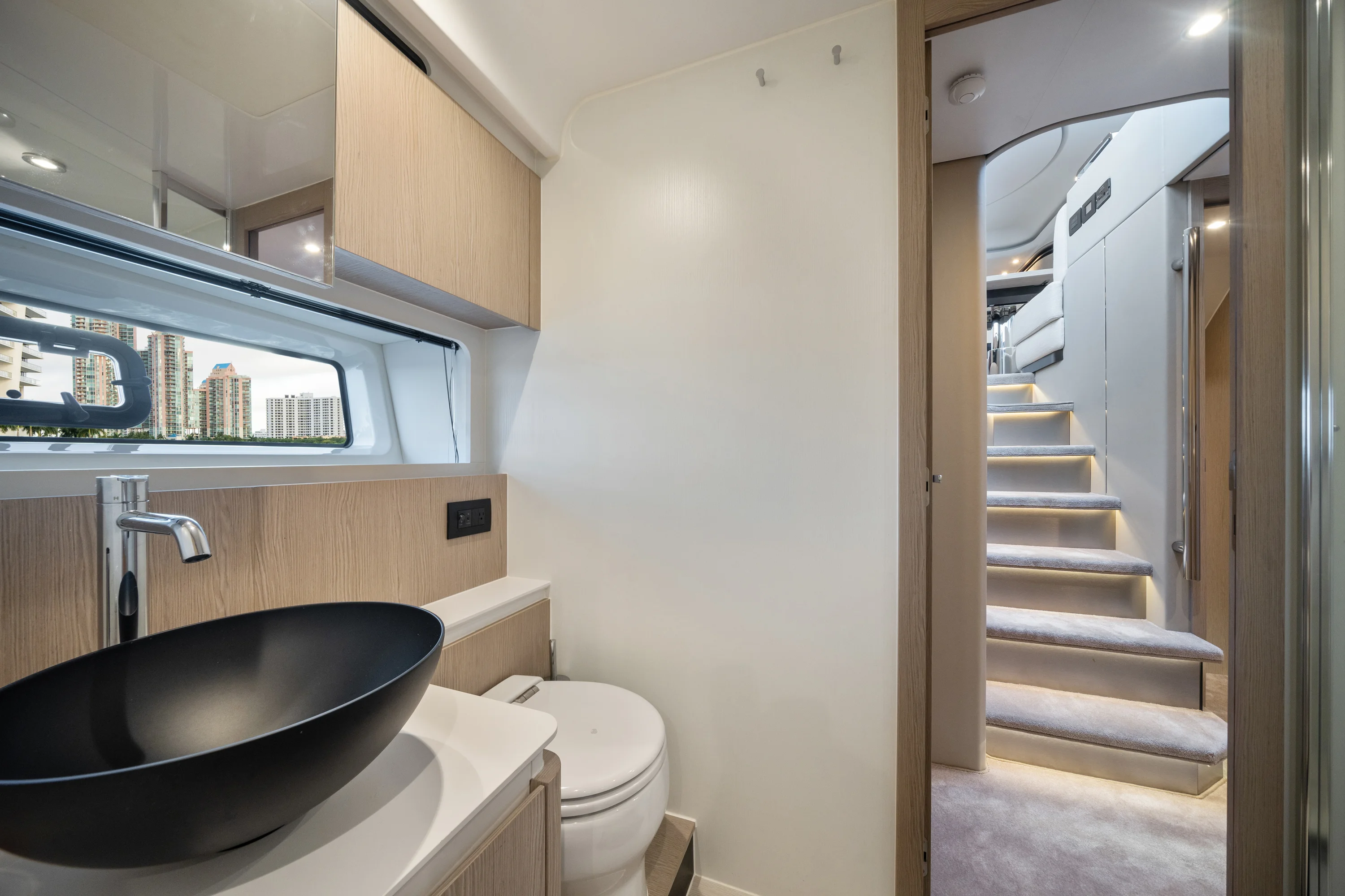 2023 Azimut 53 FLY Image Thumbnail #10