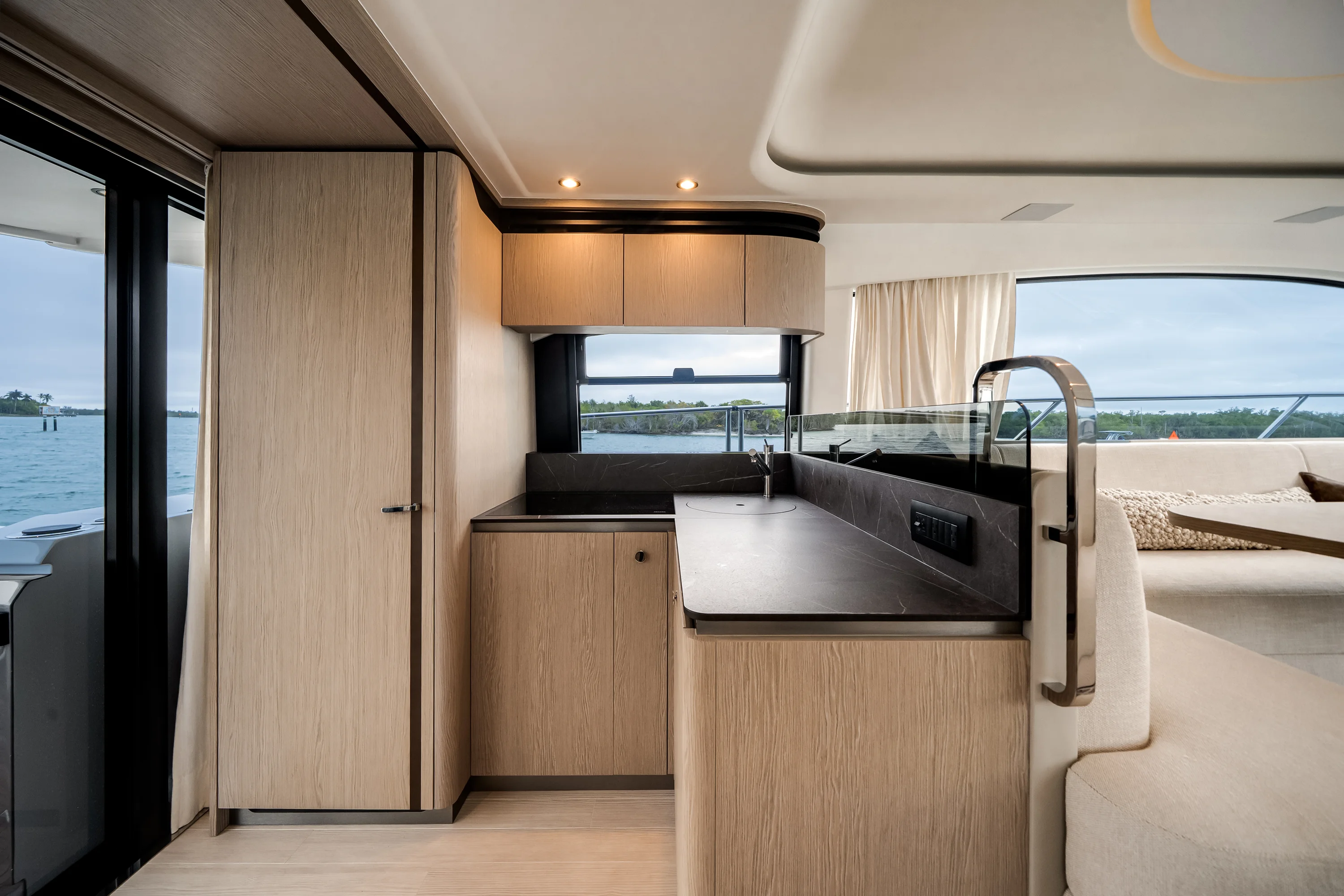 2023 Azimut 53 FLY Image Thumbnail #31