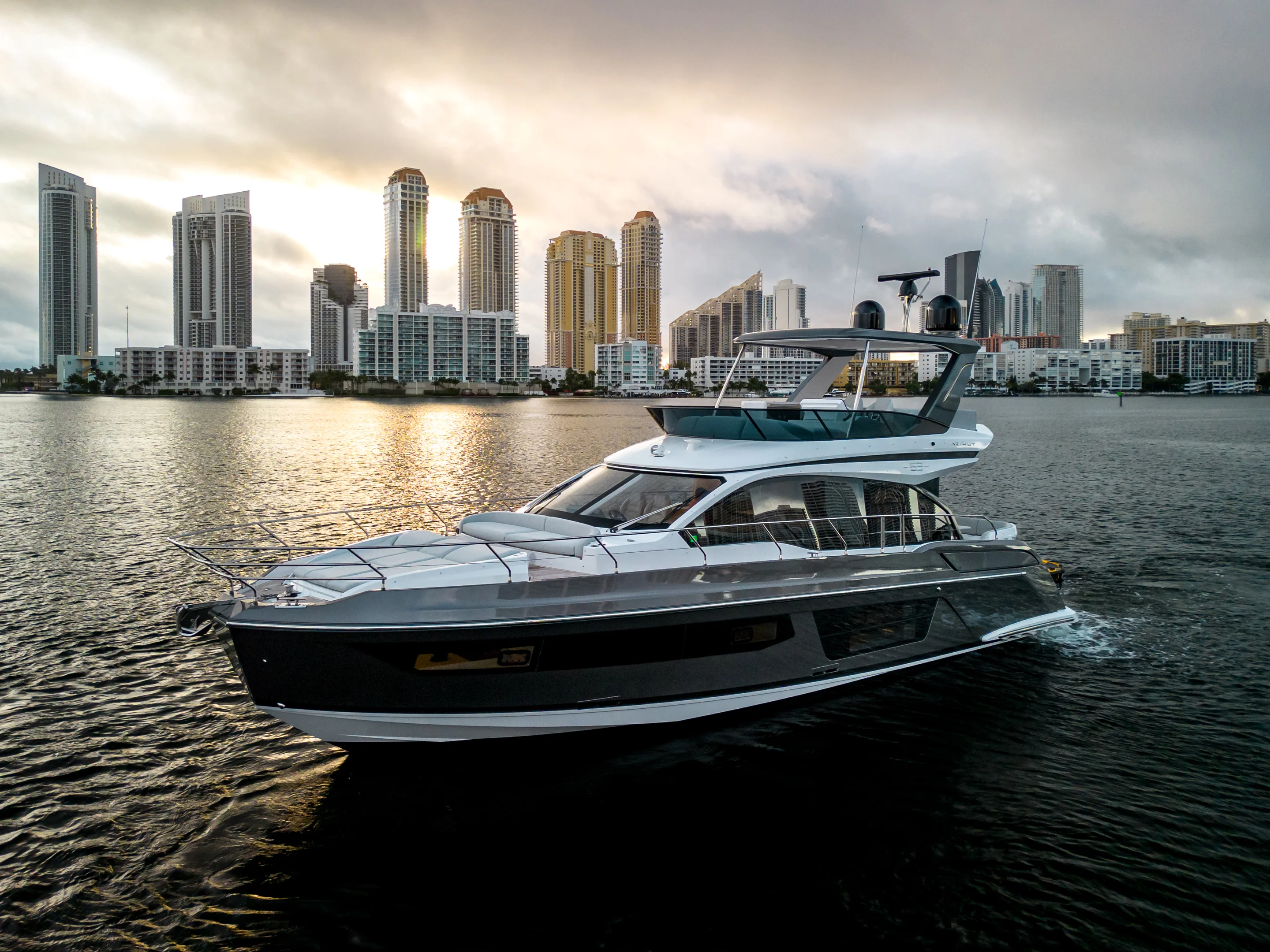 2023 Azimut 53 FLY Image Thumbnail #0