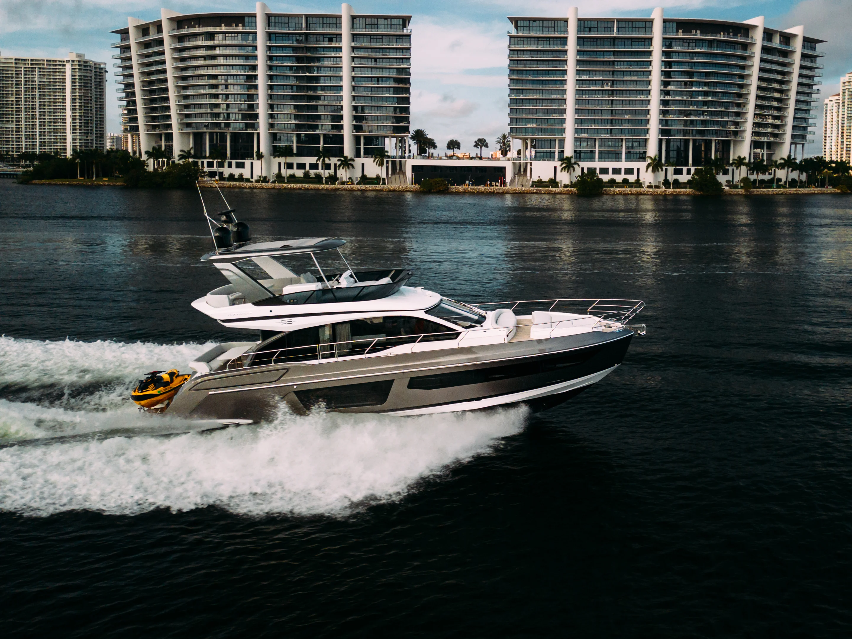 2023 Azimut 53 FLY Image Thumbnail #8