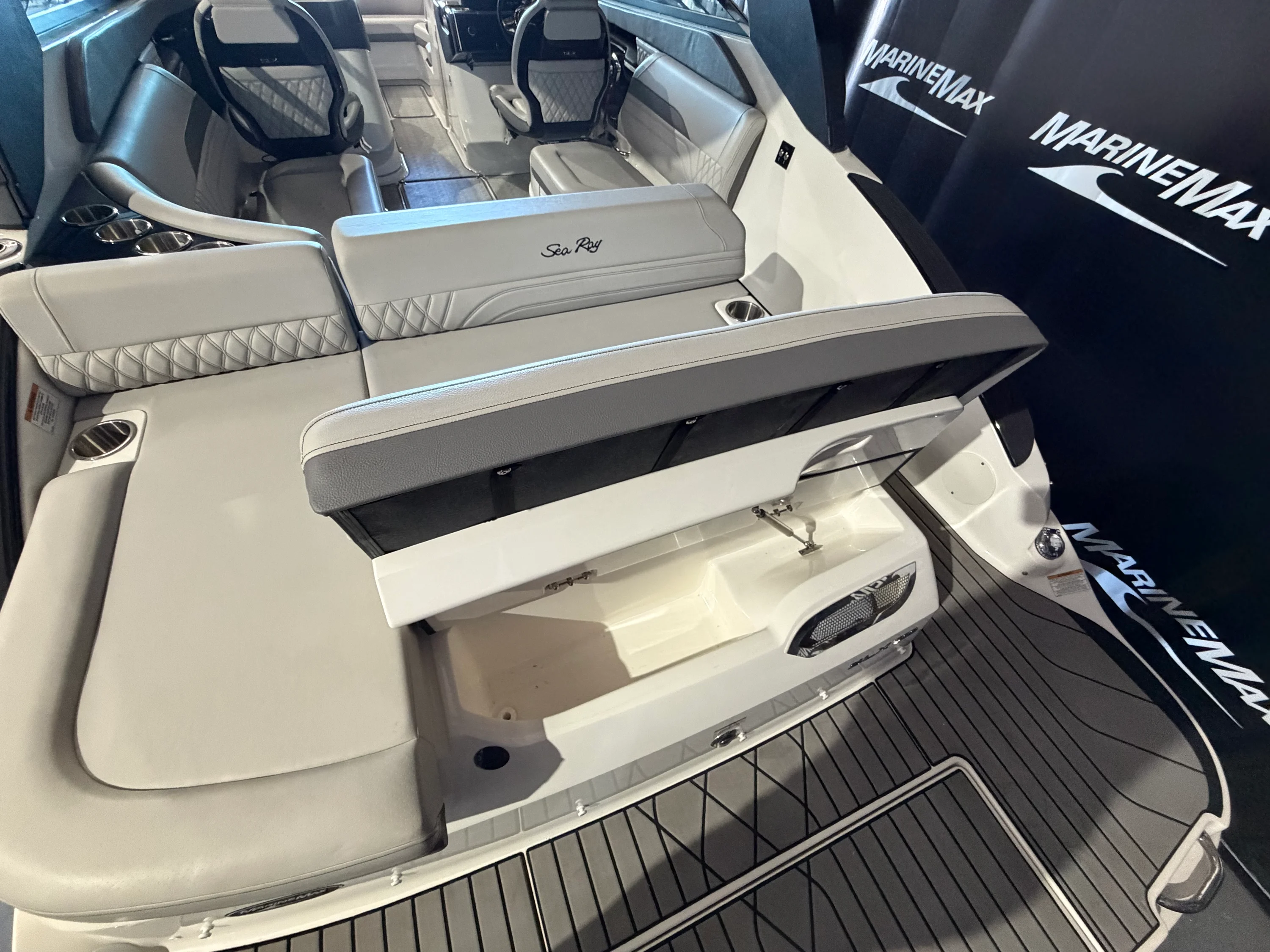 2024 Sea Ray SLX 260 Image Thumbnail #10