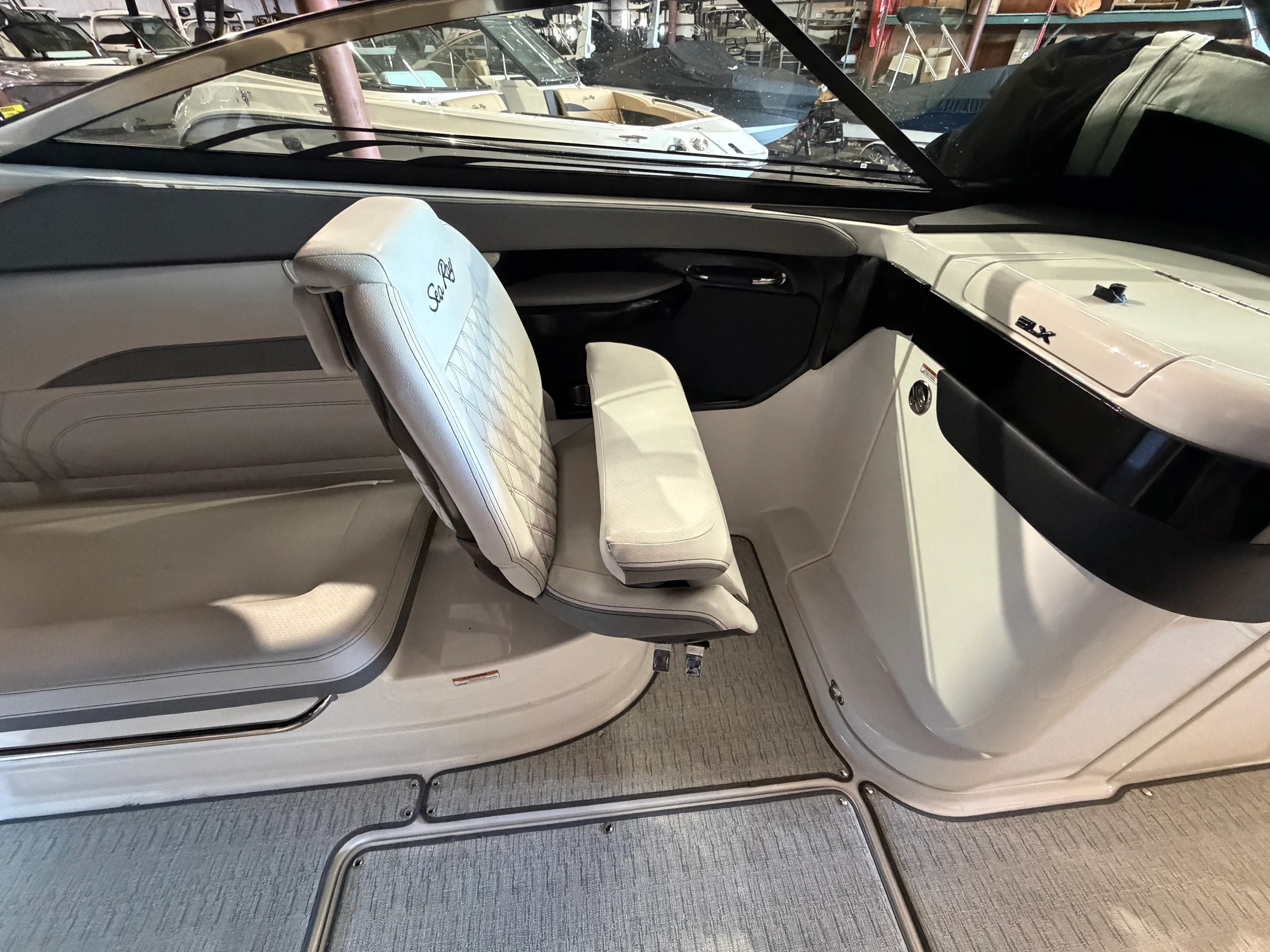 2024 Sea Ray SLX 260 Image Thumbnail #30