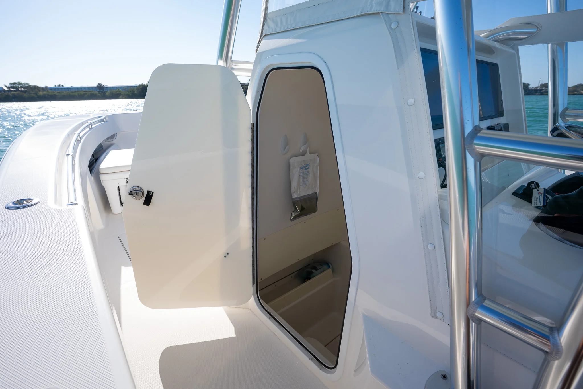 2018 Invincible 33 OPEN FISHERMAN Image Thumbnail #24