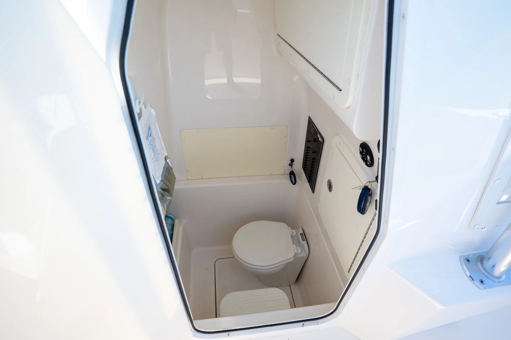 2018 Invincible 33 OPEN FISHERMAN Image Thumbnail #25