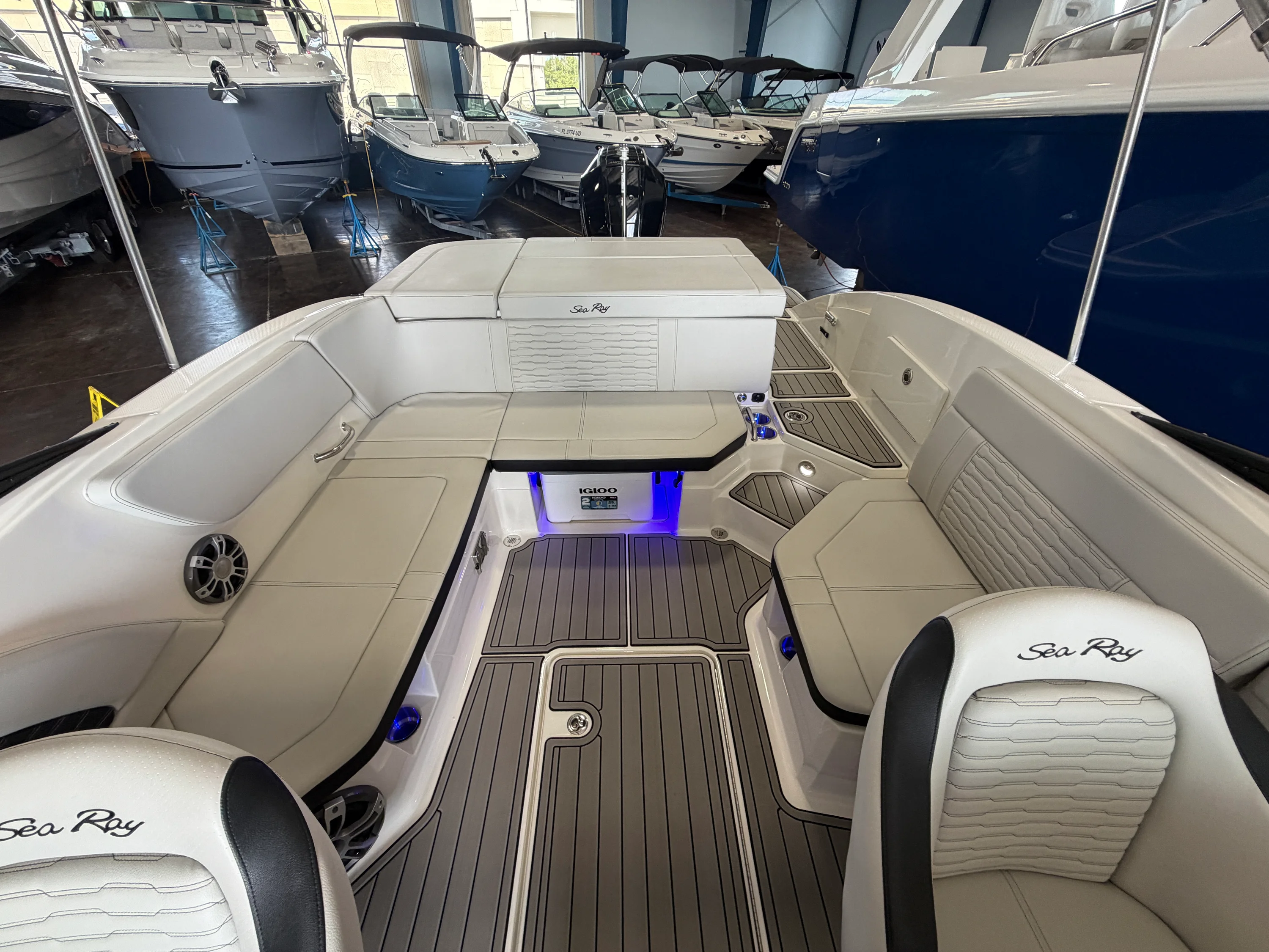 2024 Sea Ray 230 SPX OB Image Thumbnail #14