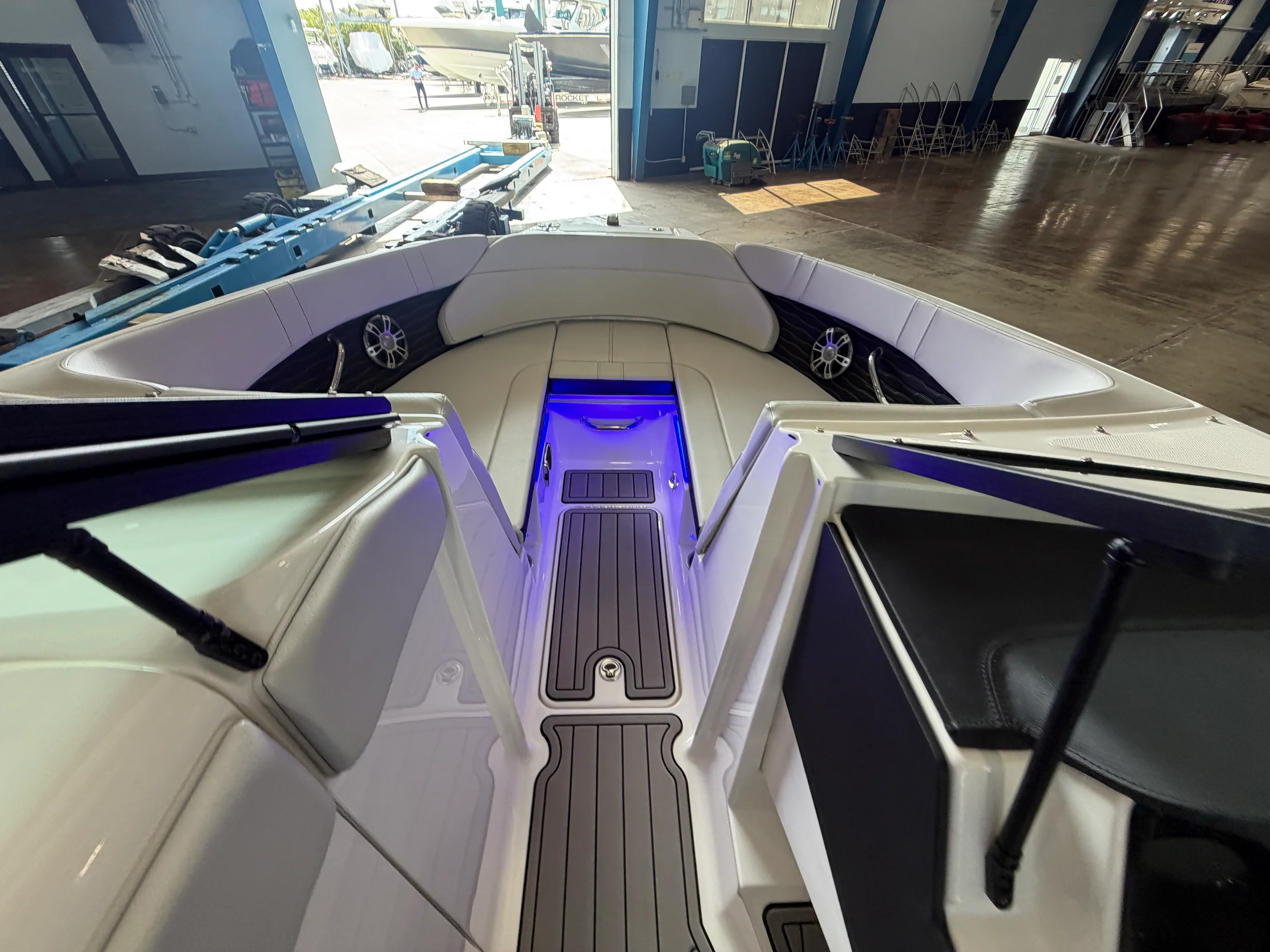 2024 Sea Ray 230 SPX OB Image Thumbnail #18