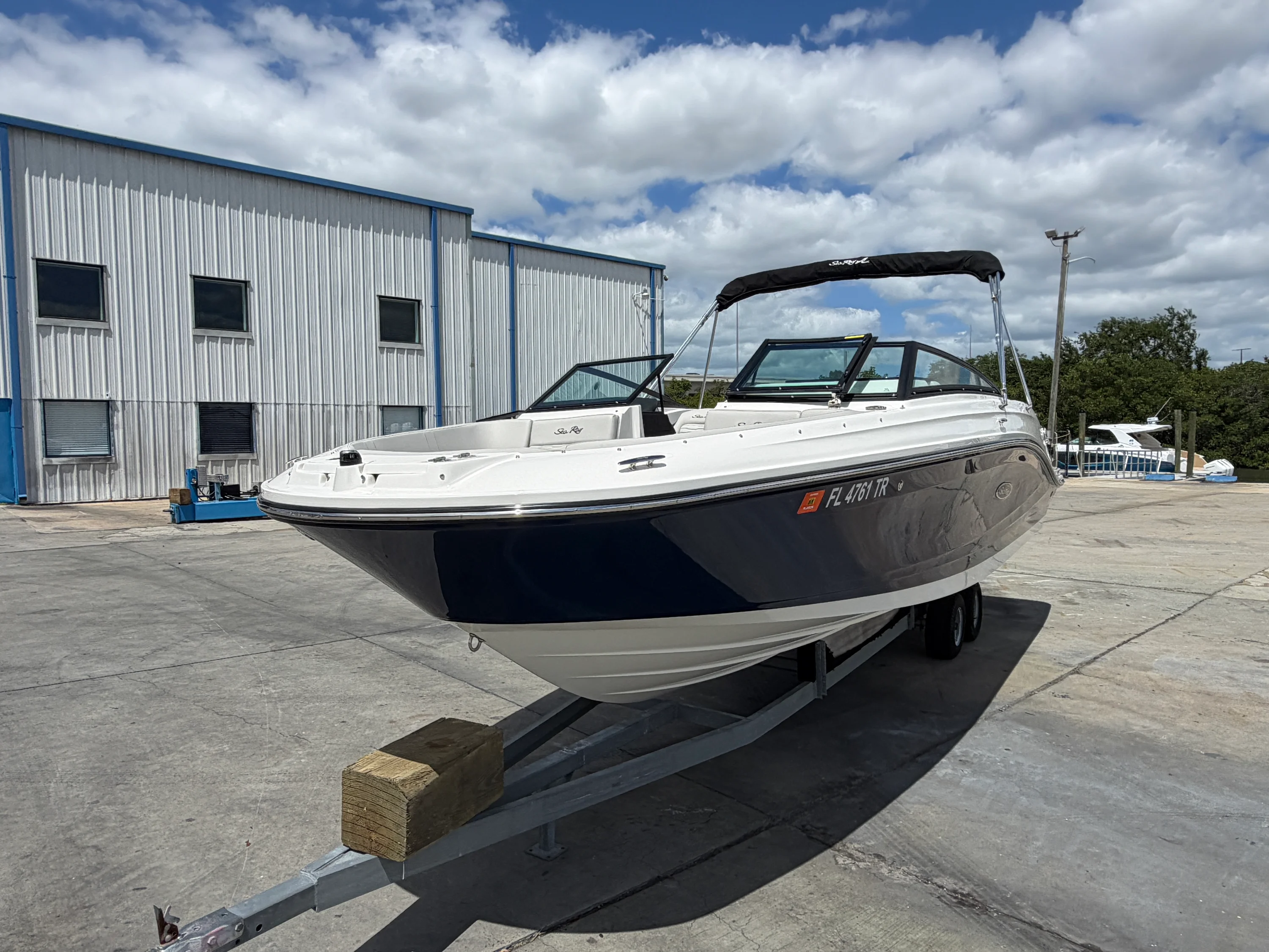 2024 Sea Ray 230 SPX OB Image Thumbnail #2