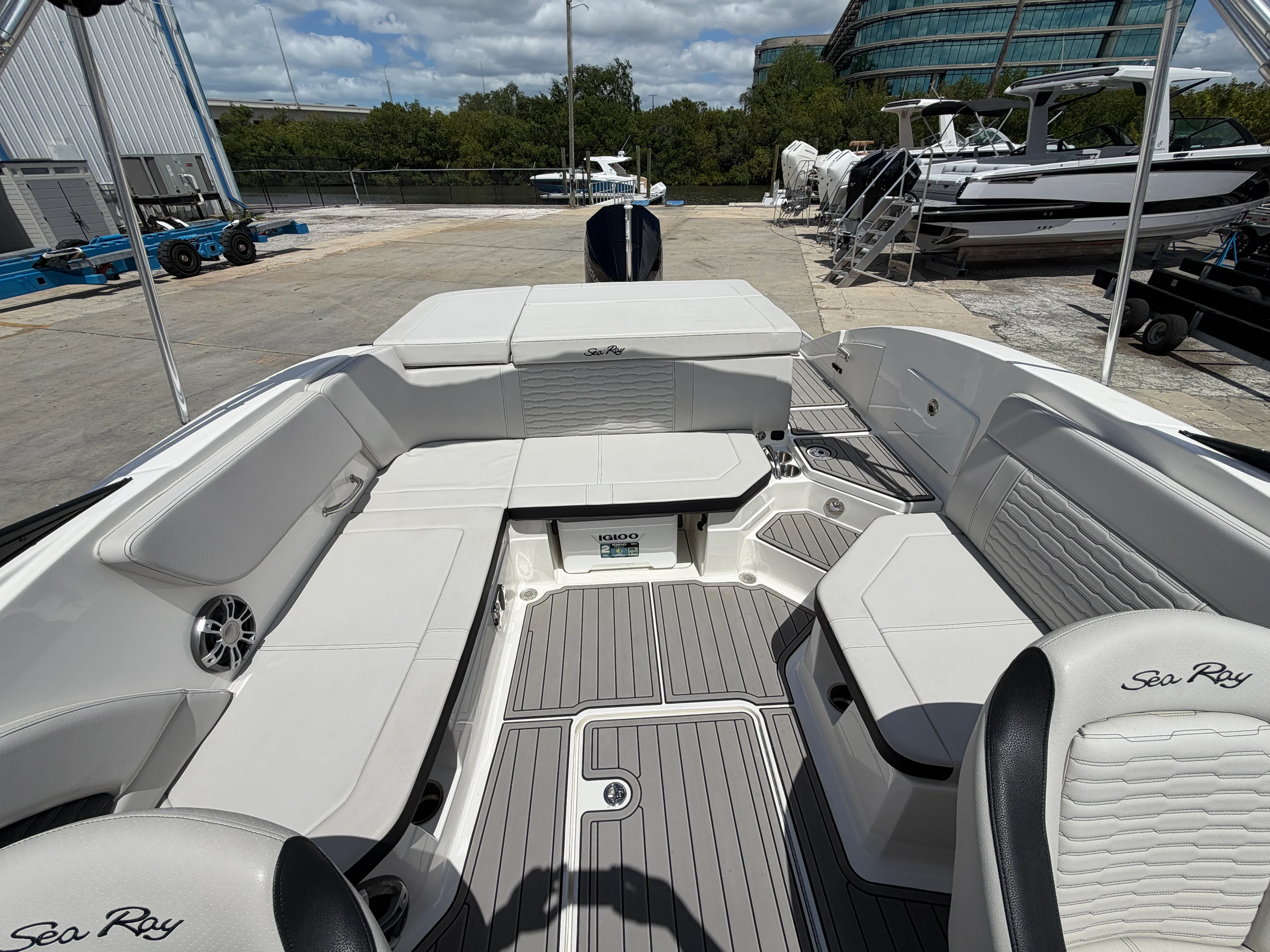 2024 Sea Ray 230 SPX OB Image Thumbnail #13