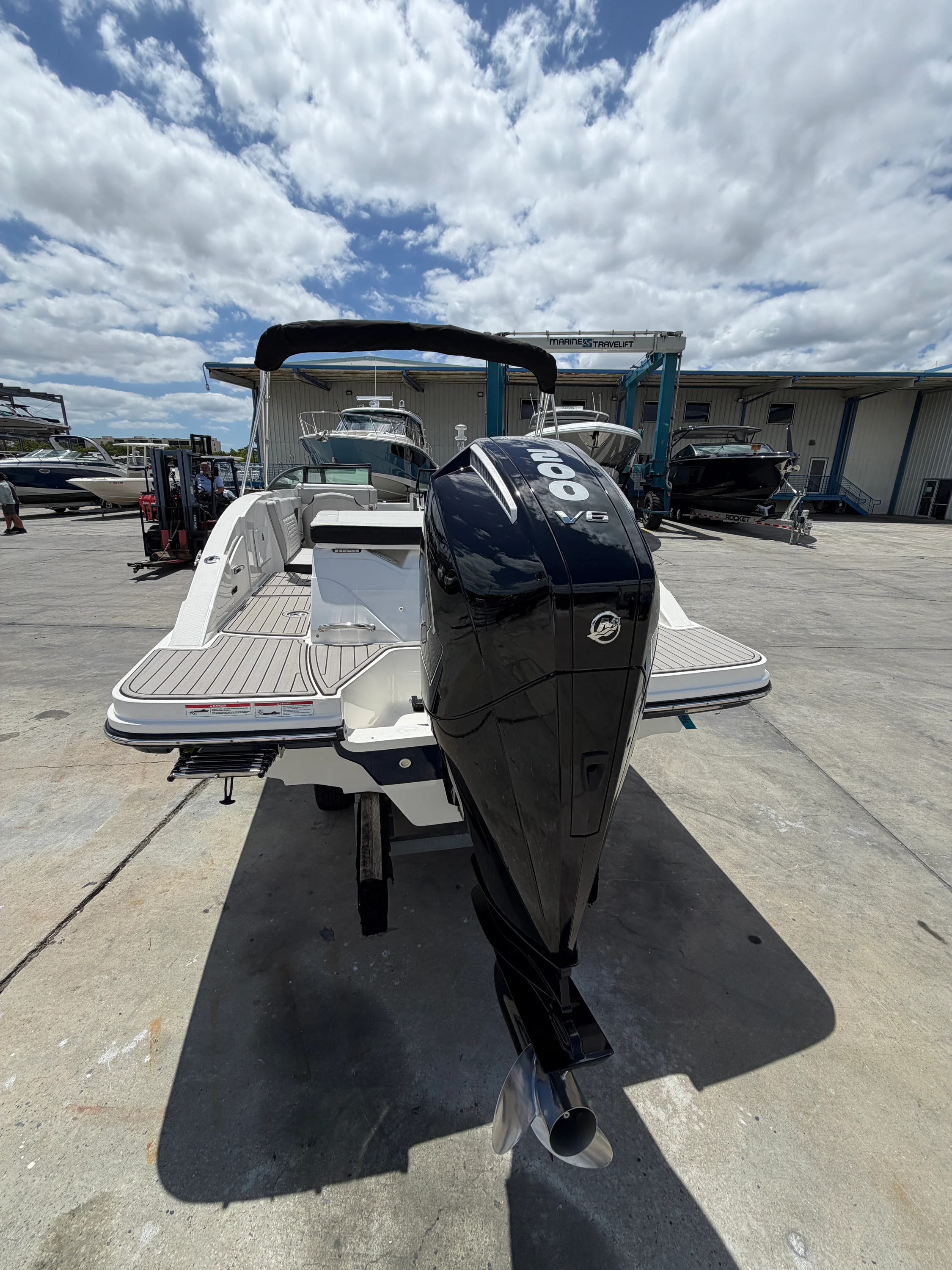 2024 Sea Ray 230 SPX OB Image Thumbnail #10