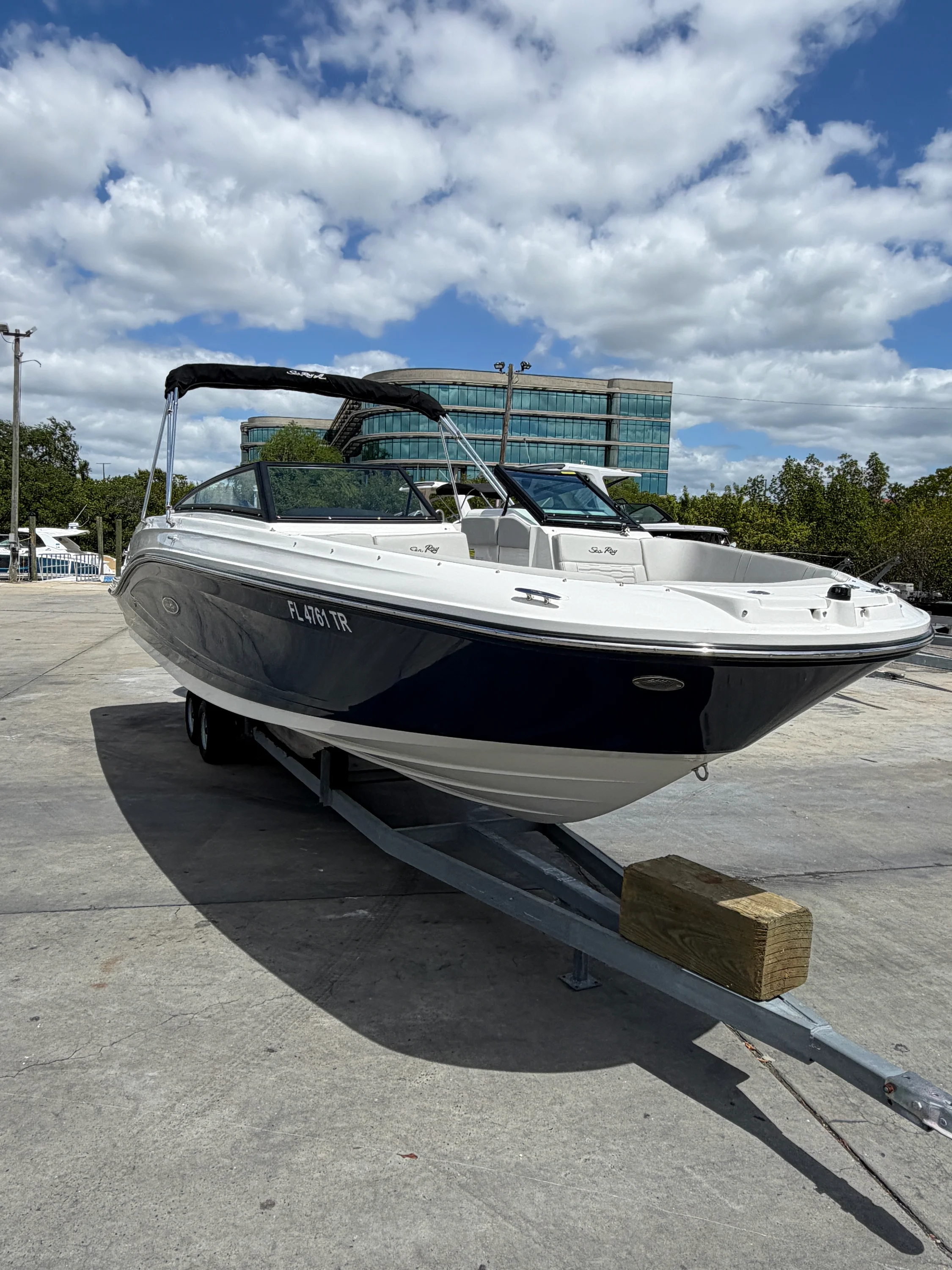 2024 Sea Ray 230 SPX OB Image Thumbnail #8