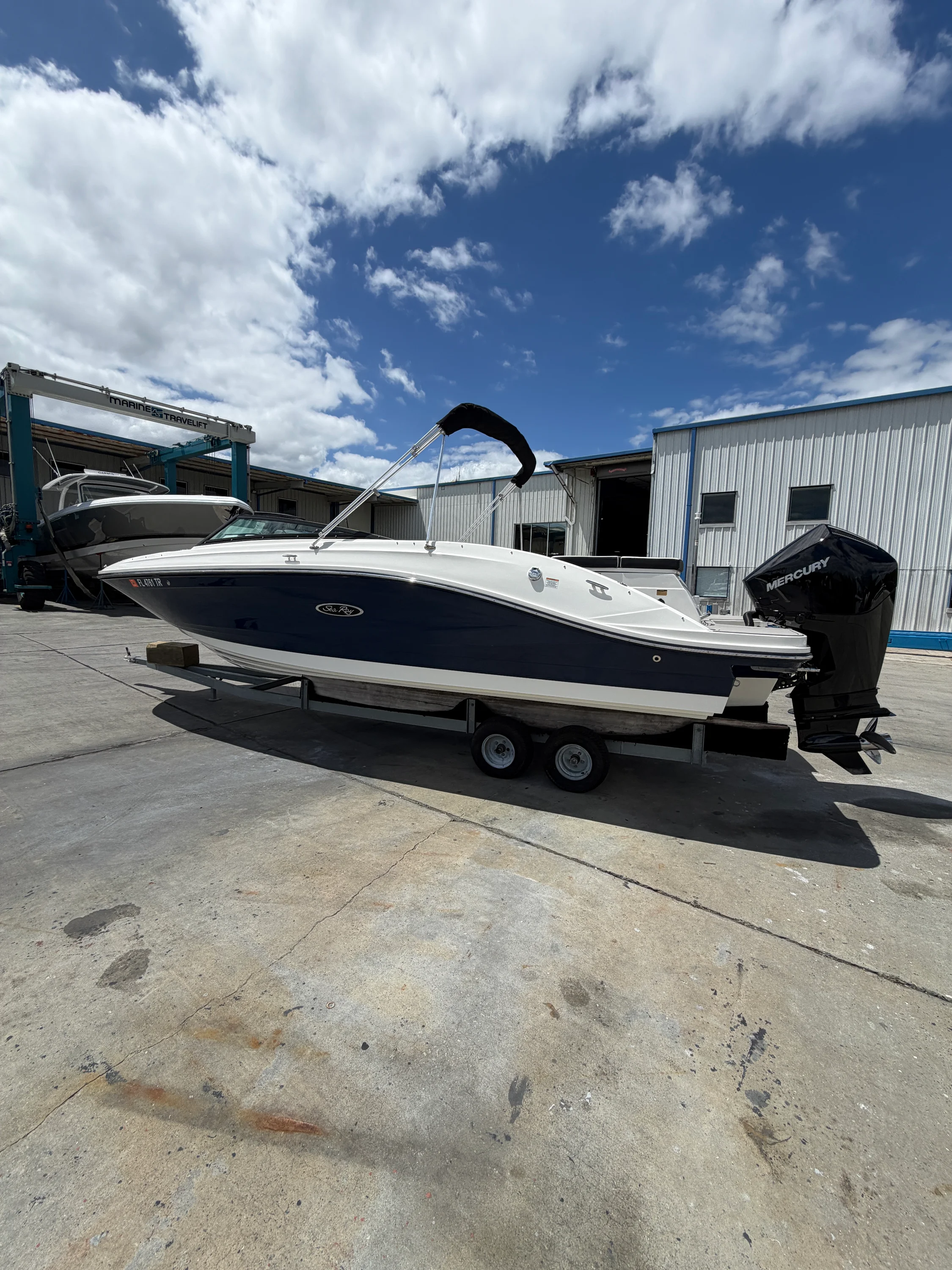 2024 Sea Ray 230 SPX OB Image Thumbnail #5