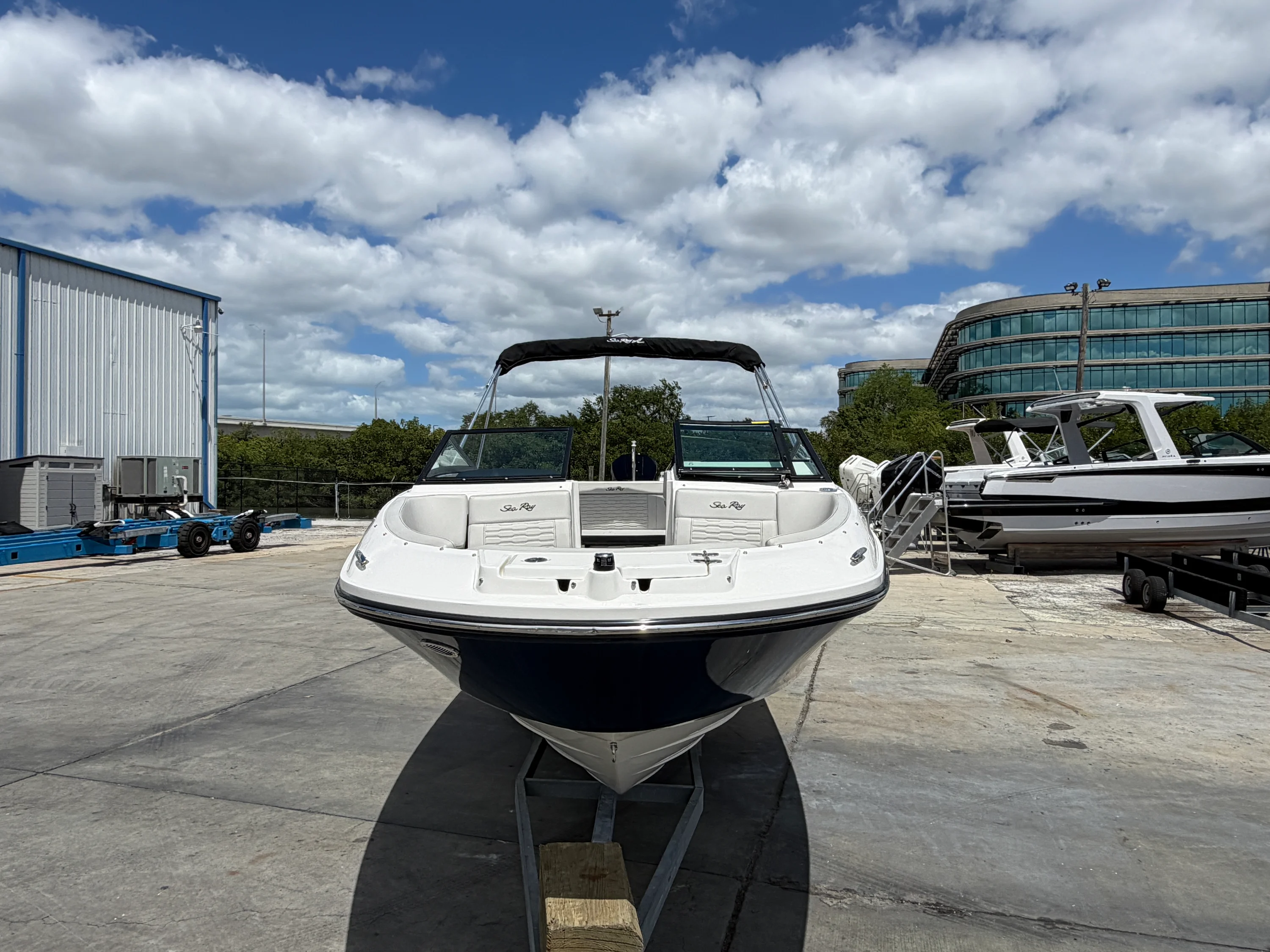 2024 Sea Ray 230 SPX OB Image Thumbnail #1