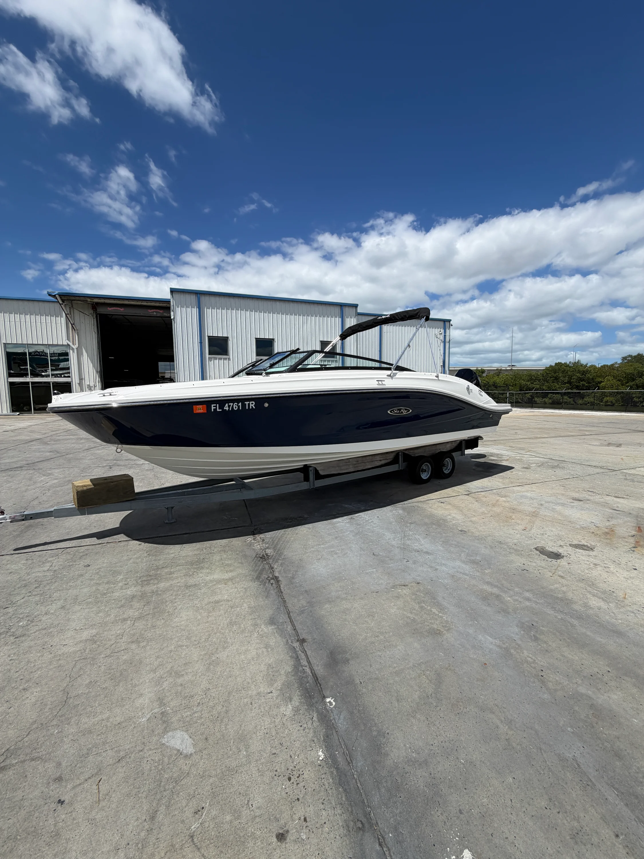 2024 Sea Ray 230 SPX OB Image Thumbnail #3