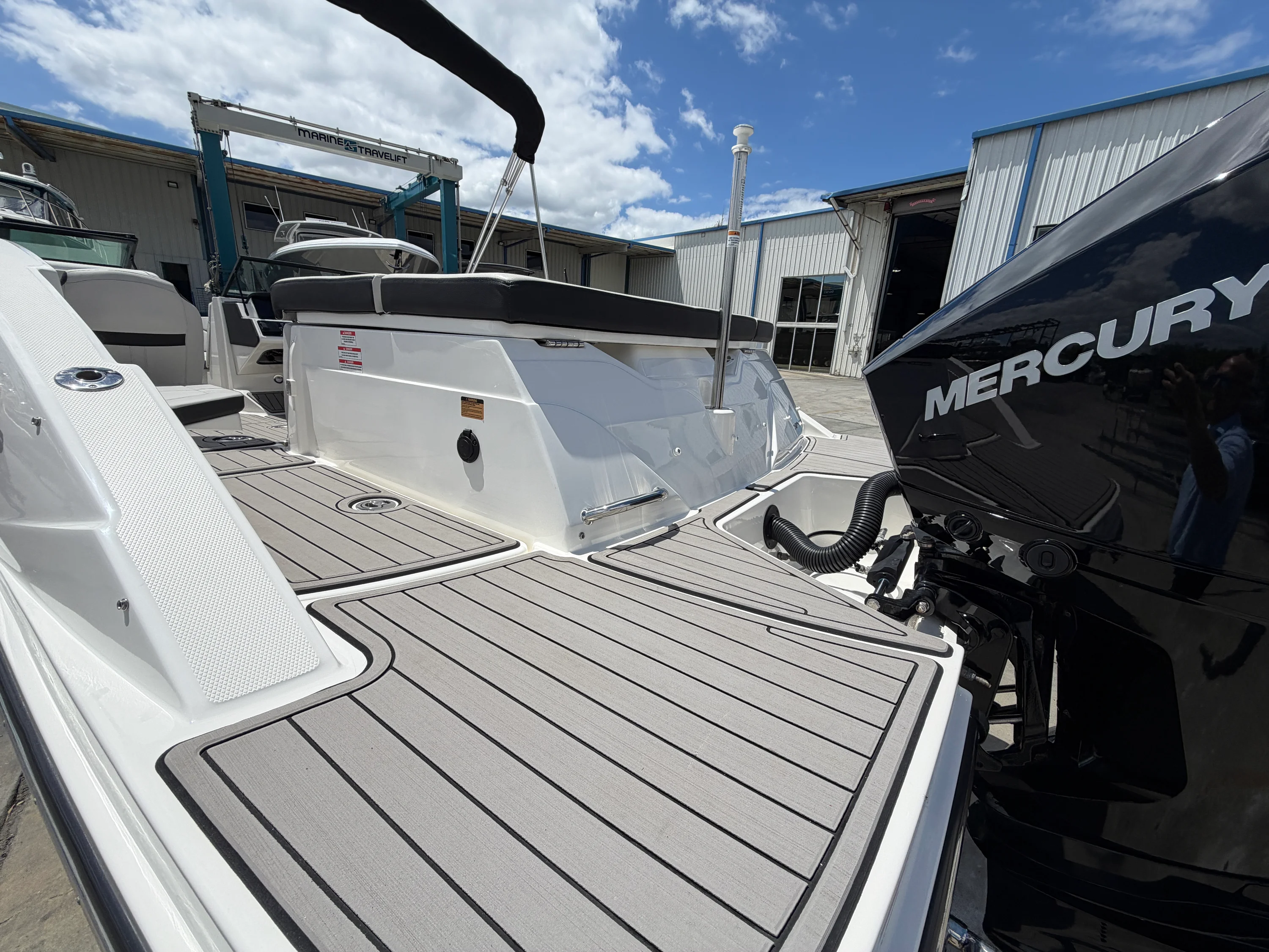 2024 Sea Ray 230 SPX OB Image Thumbnail #11