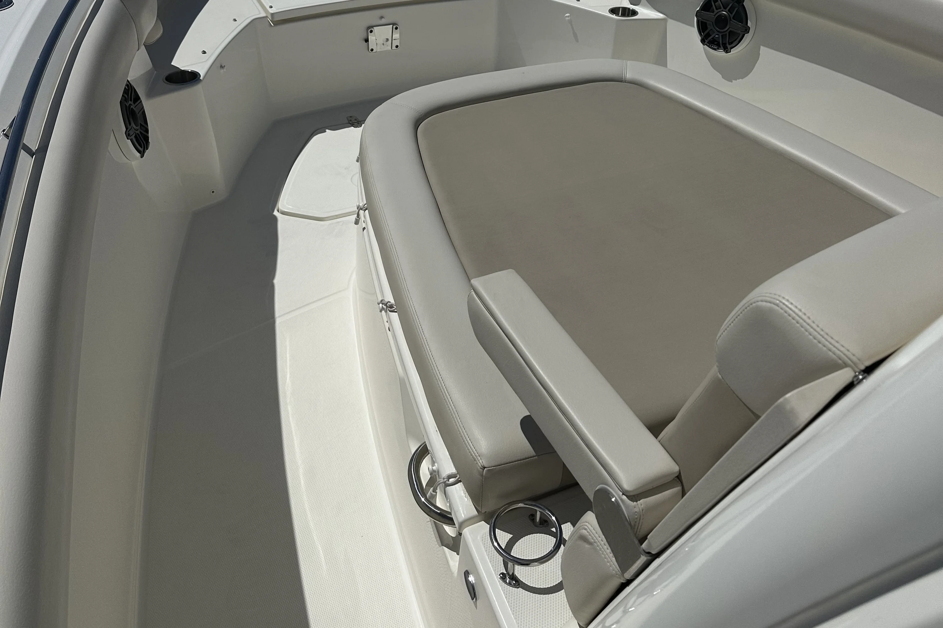 2023 Boston Whaler 33 OUTRAGE Image Thumbnail #10