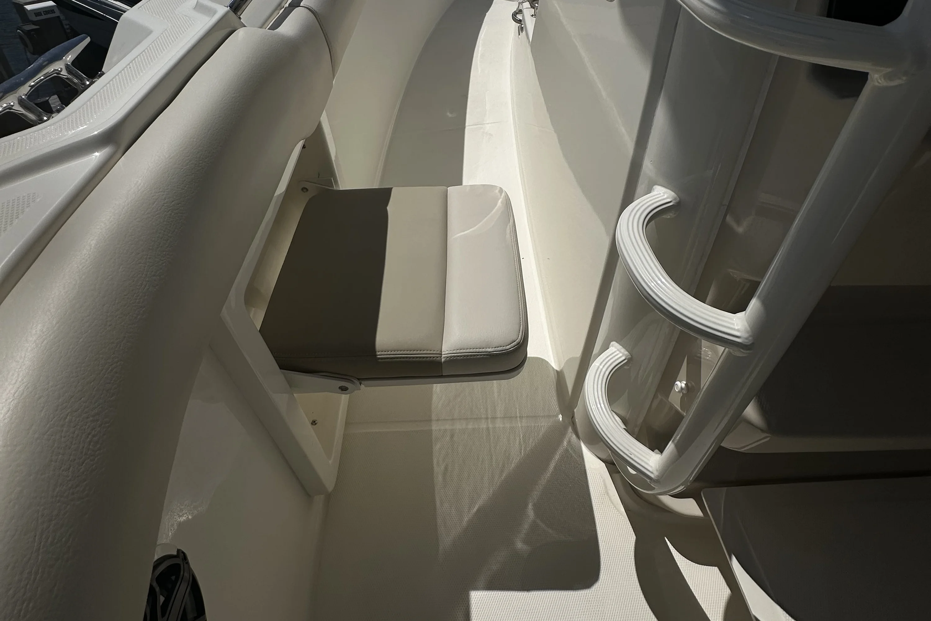 2023 Boston Whaler 33 OUTRAGE Image Thumbnail #8