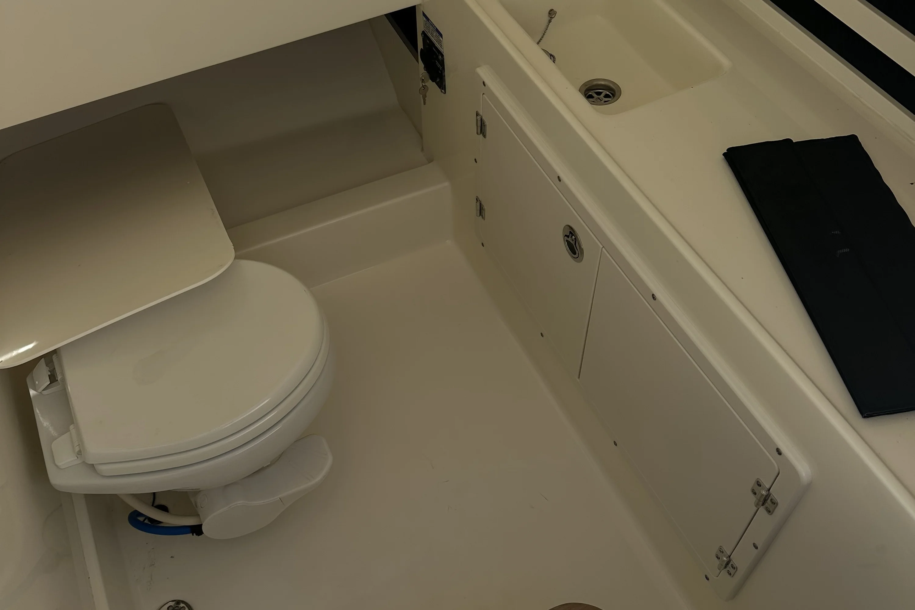 2023 Boston Whaler 33 OUTRAGE Image Thumbnail #13
