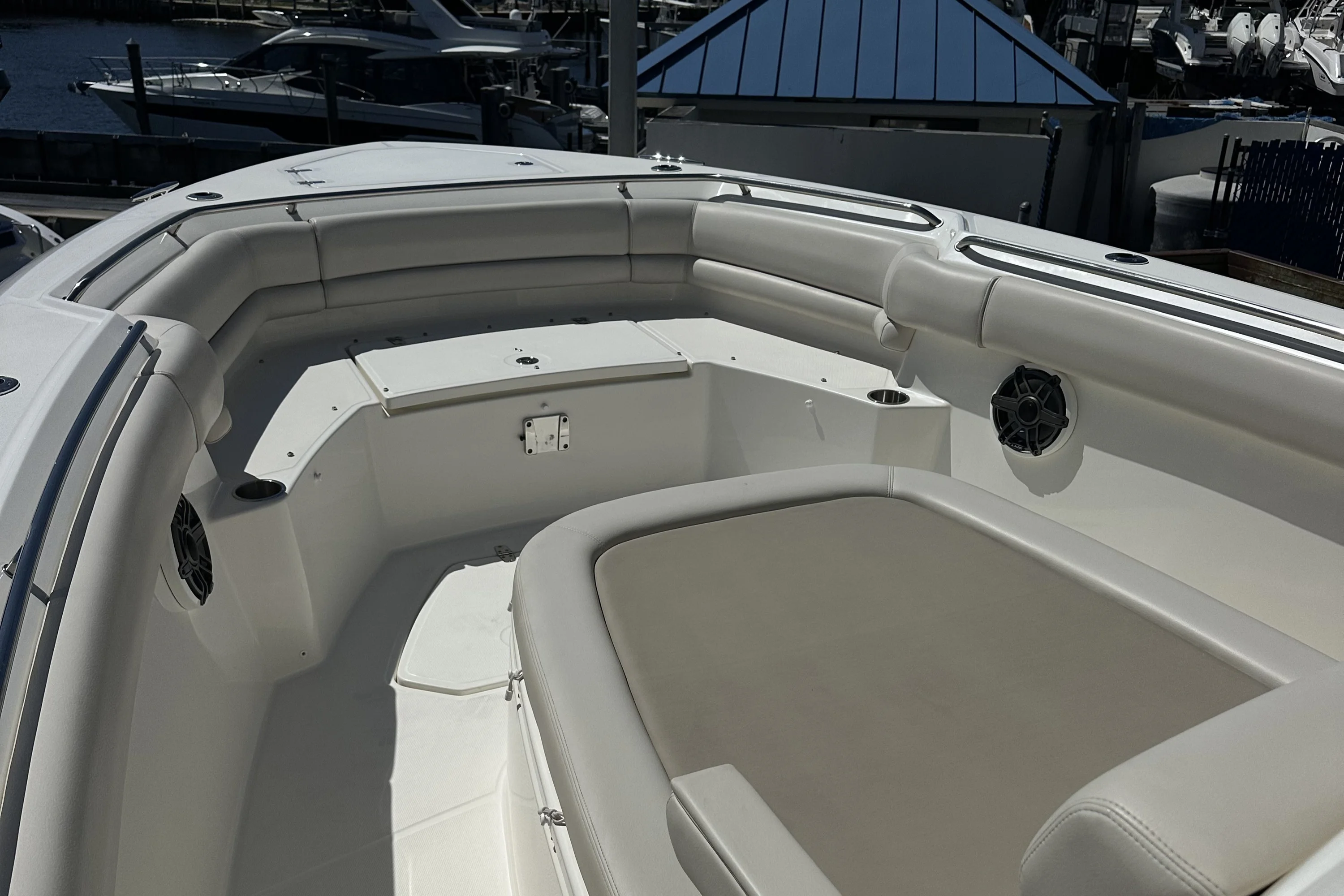 2023 Boston Whaler 33 OUTRAGE Image Thumbnail #9