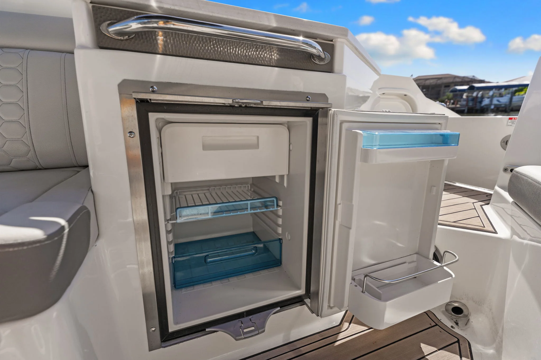 2023 Sea Ray 290 SDX OB Image Thumbnail #35