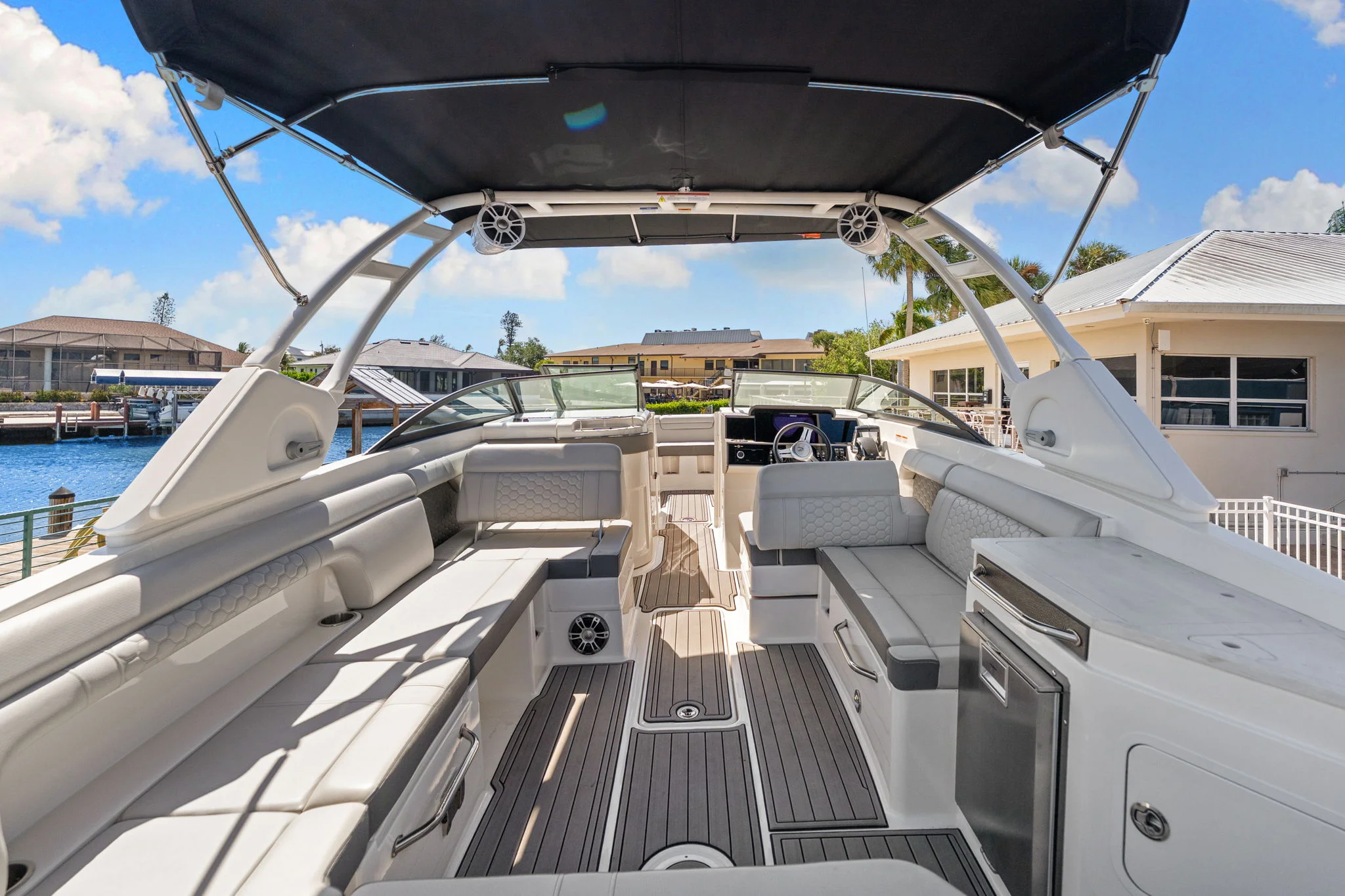 2023 Sea Ray 290 SDX OB Image Thumbnail #15