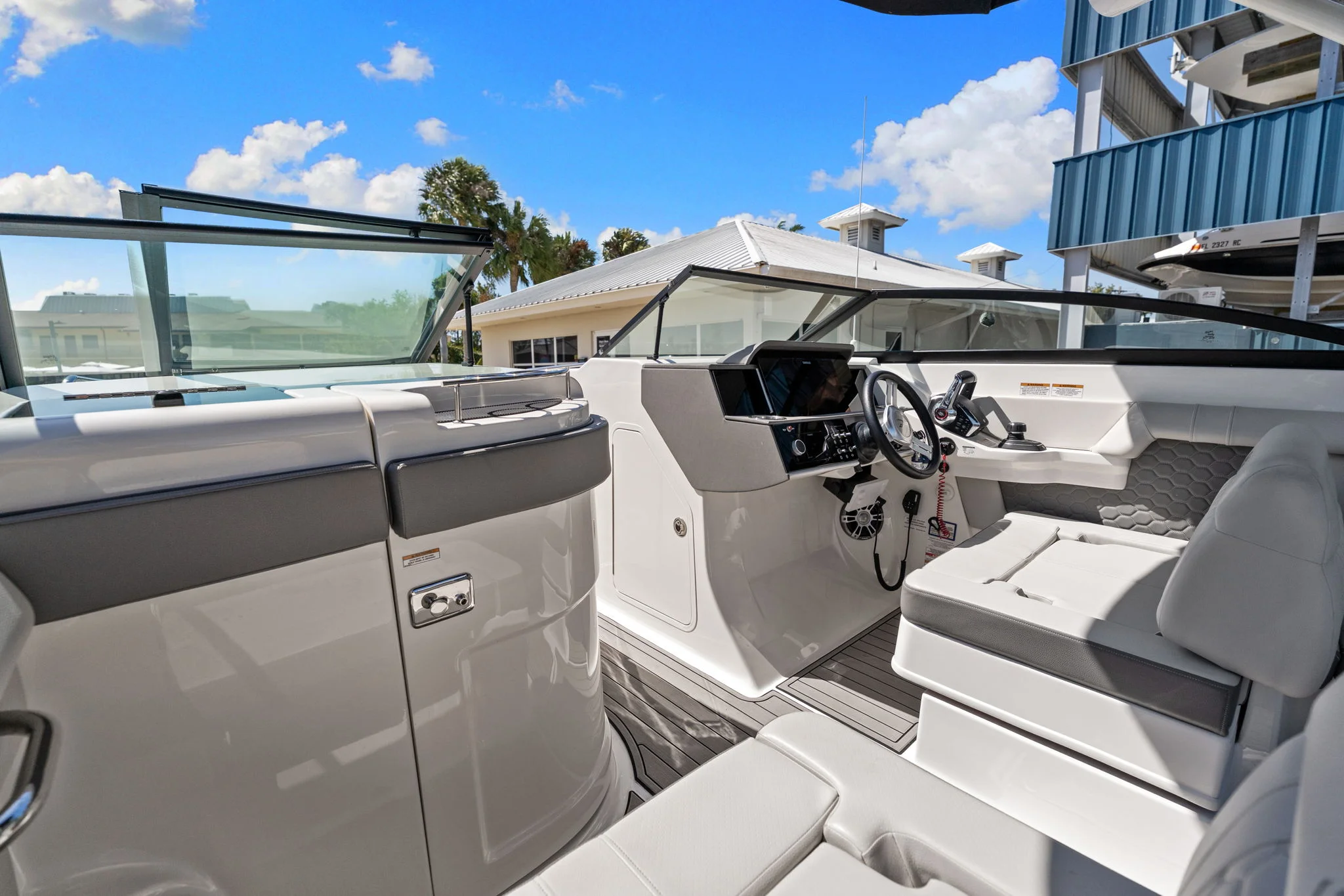 2023 Sea Ray 290 SDX OB Image Thumbnail #17