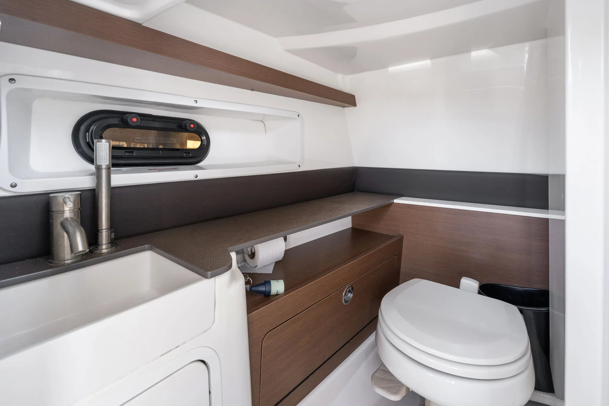 2023 Sea Ray 290 SDX OB Image Thumbnail #40