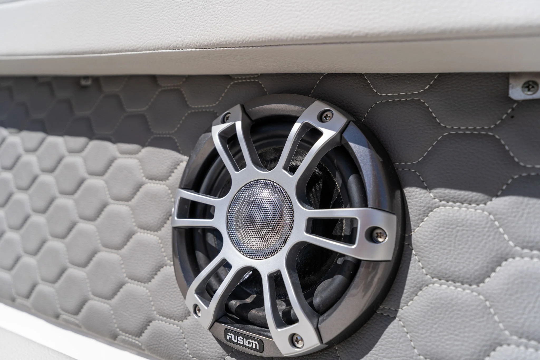 2023 Sea Ray 290 SDX OB Image Thumbnail #25