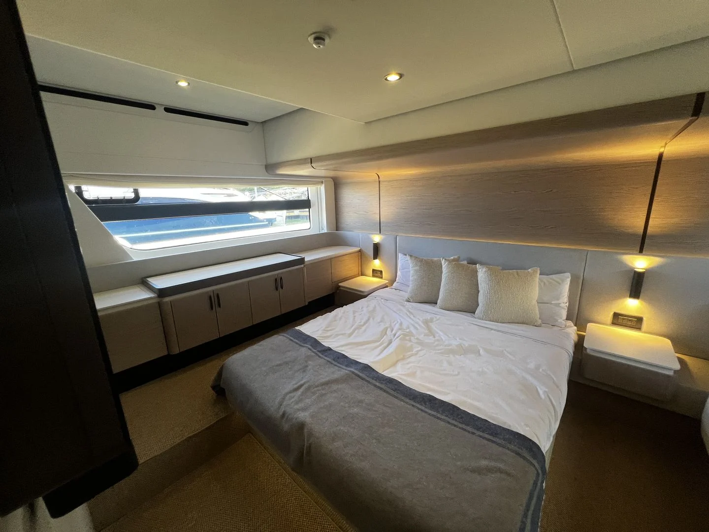 2027 Azimut Fly 53 Image Thumbnail #24