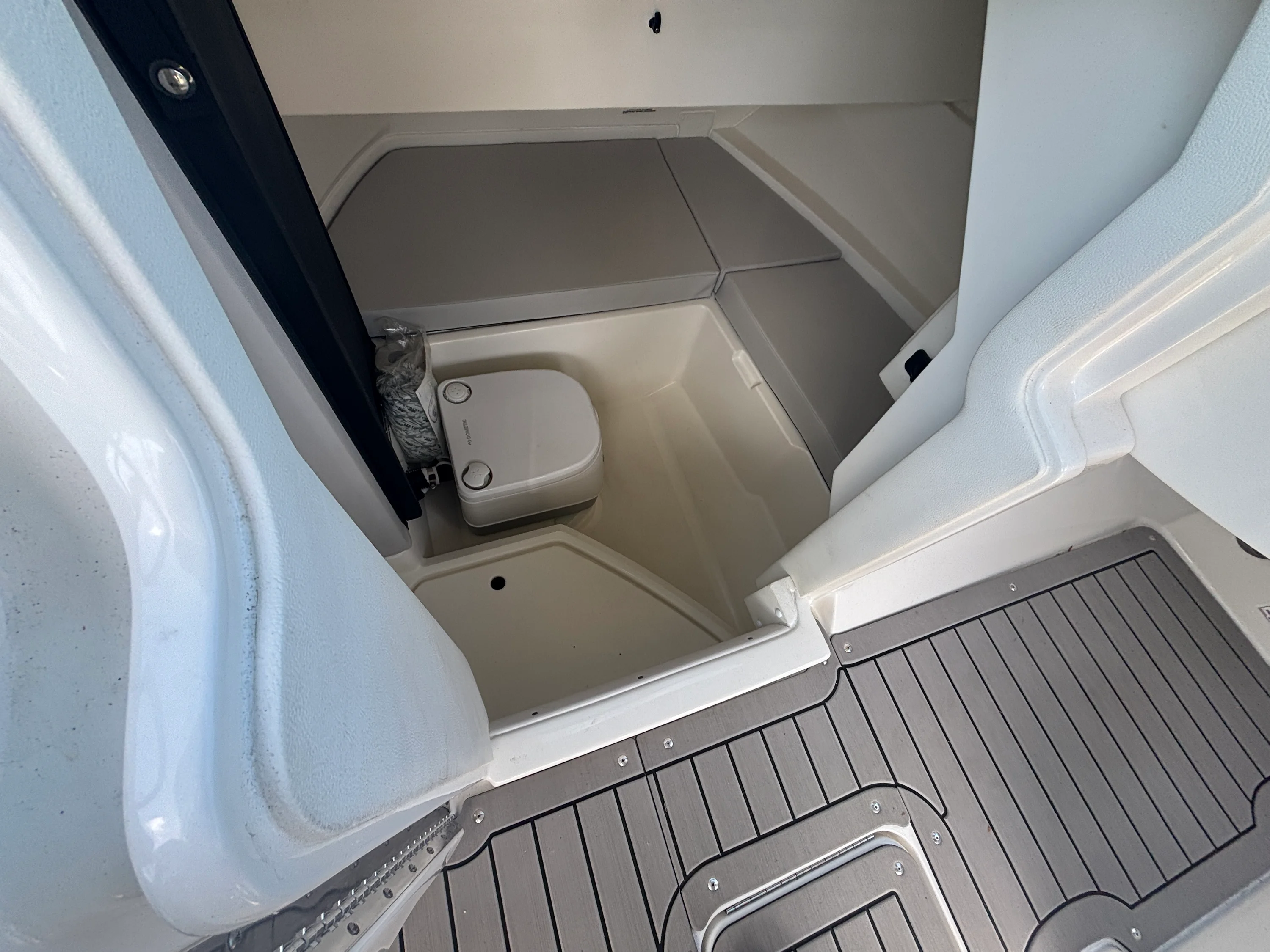 2022 Sea Ray 250 SD OB Image Thumbnail #18