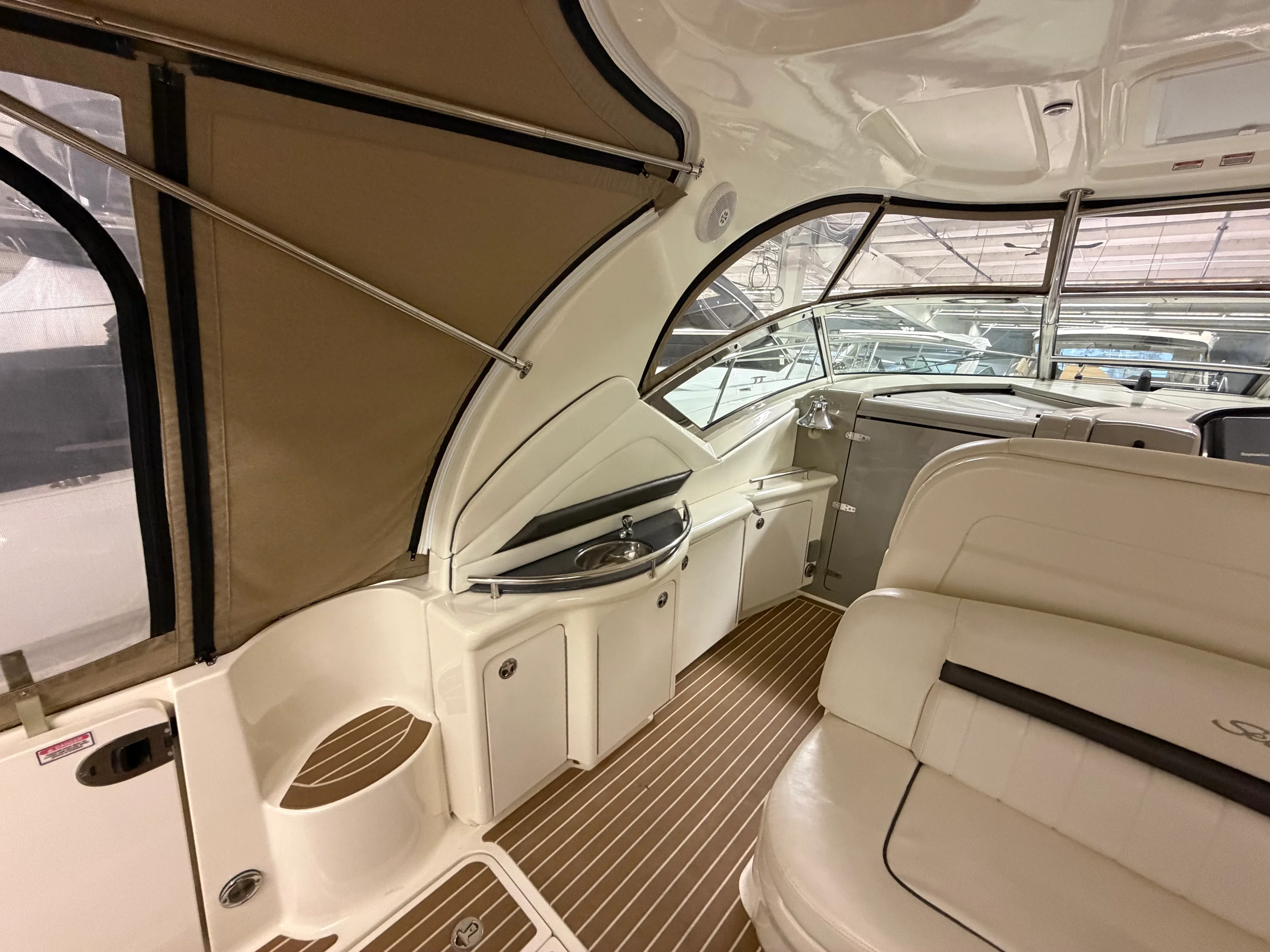 2004 Sea Ray 390 SUNDANCER Image Thumbnail #9