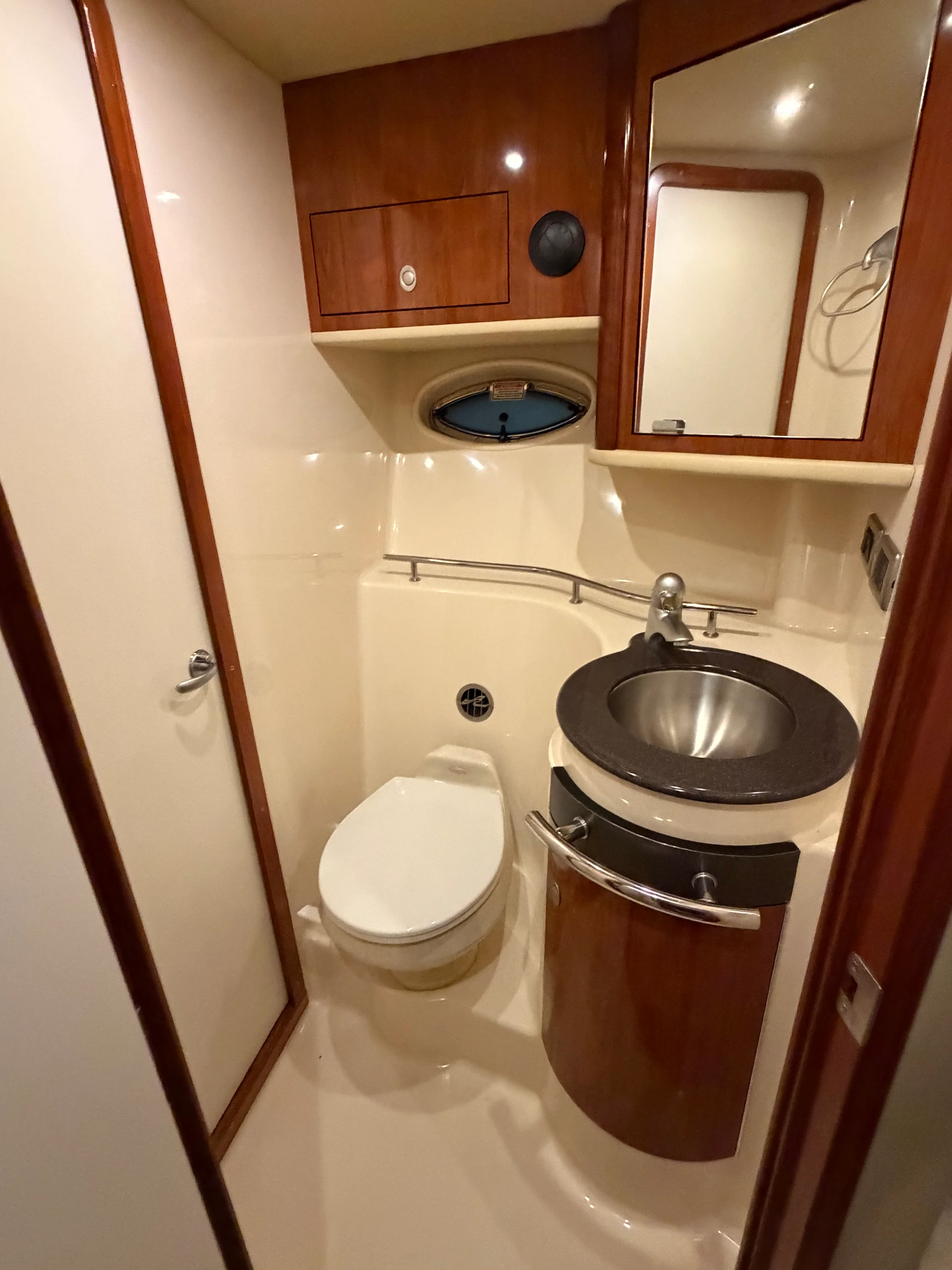 2004 Sea Ray 390 SUNDANCER Image Thumbnail #35