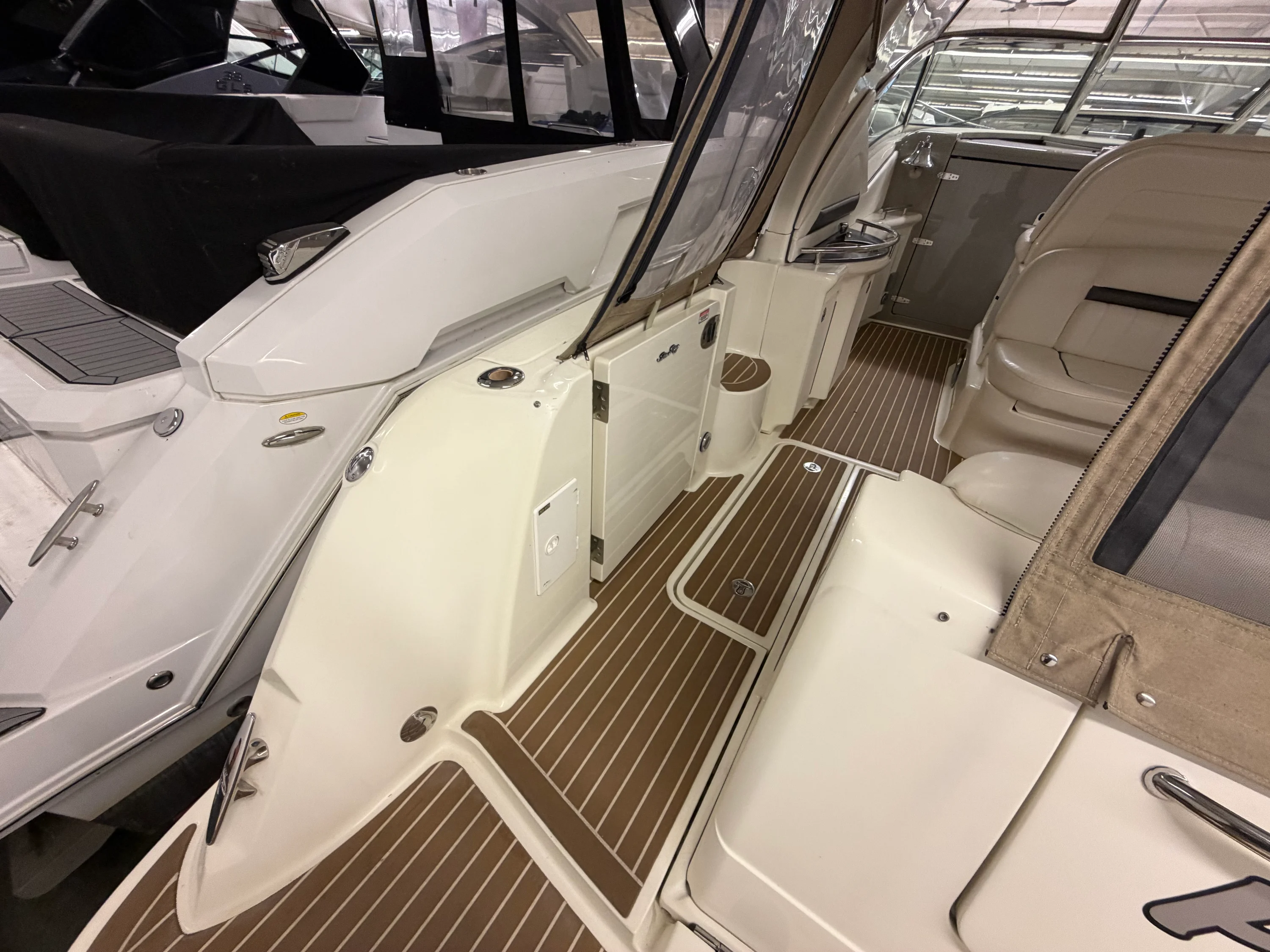 2004 Sea Ray 390 SUNDANCER Image Thumbnail #8